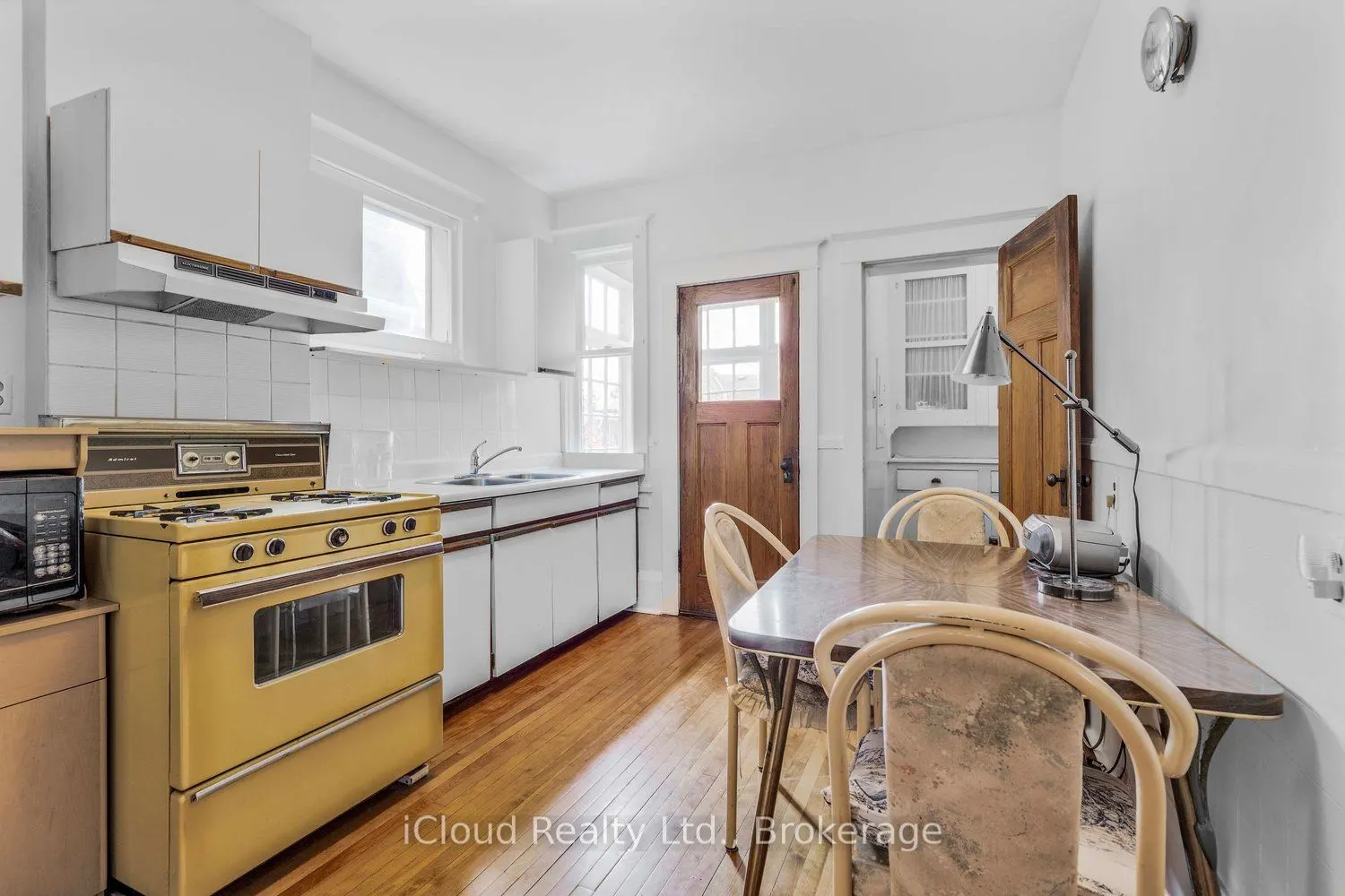 74* Glendale* Avenue