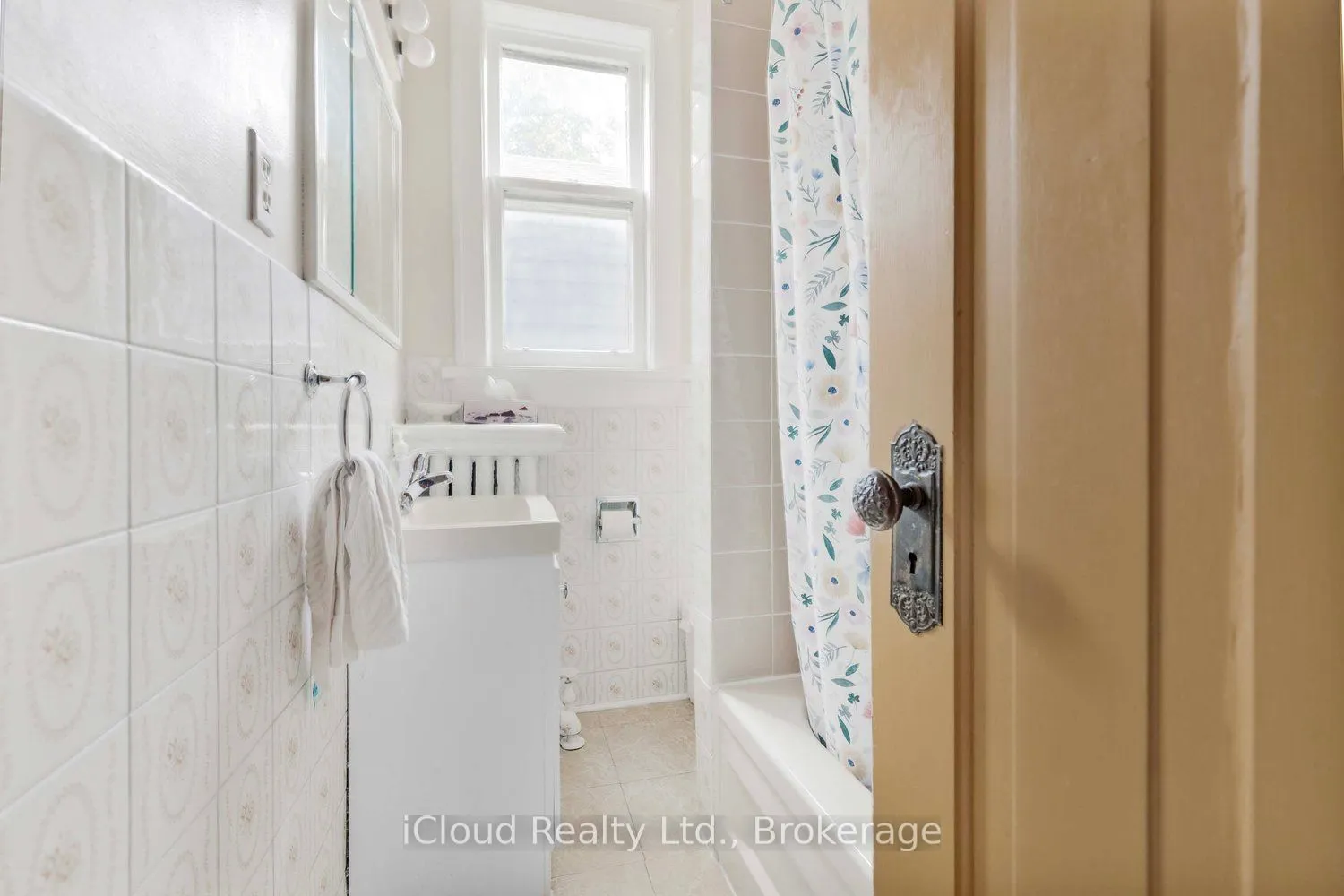 74* Glendale* Avenue