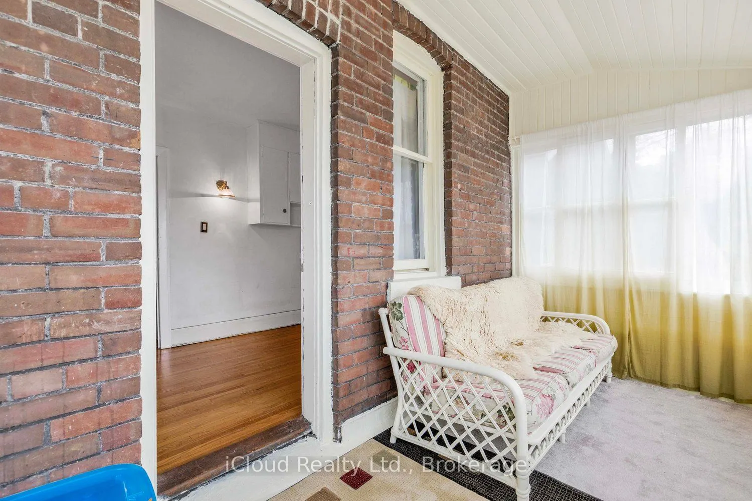 74* Glendale* Avenue