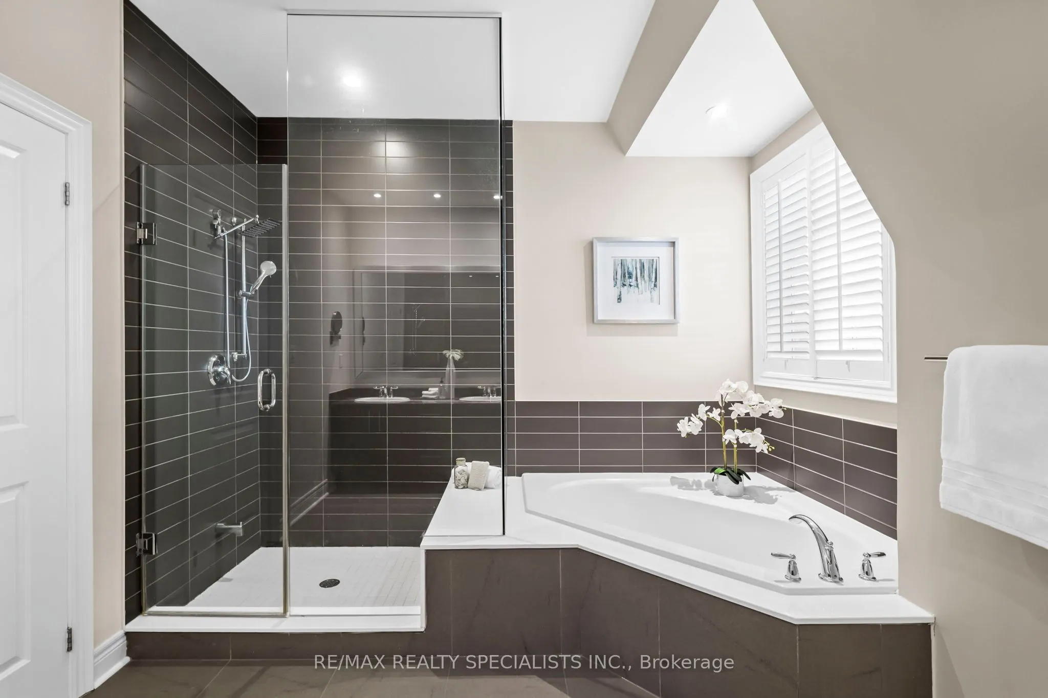 1812 Burnhamthorpe Road E