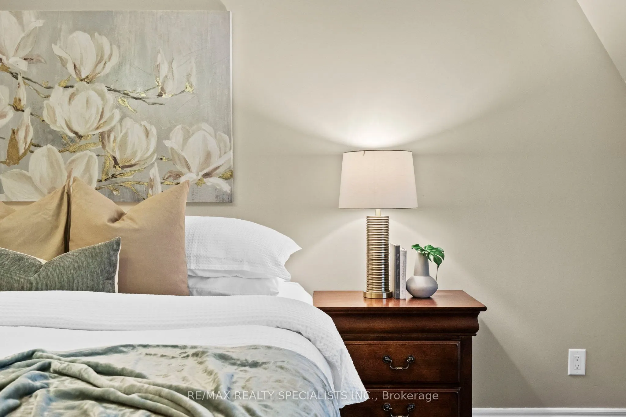 1812 Burnhamthorpe Road E