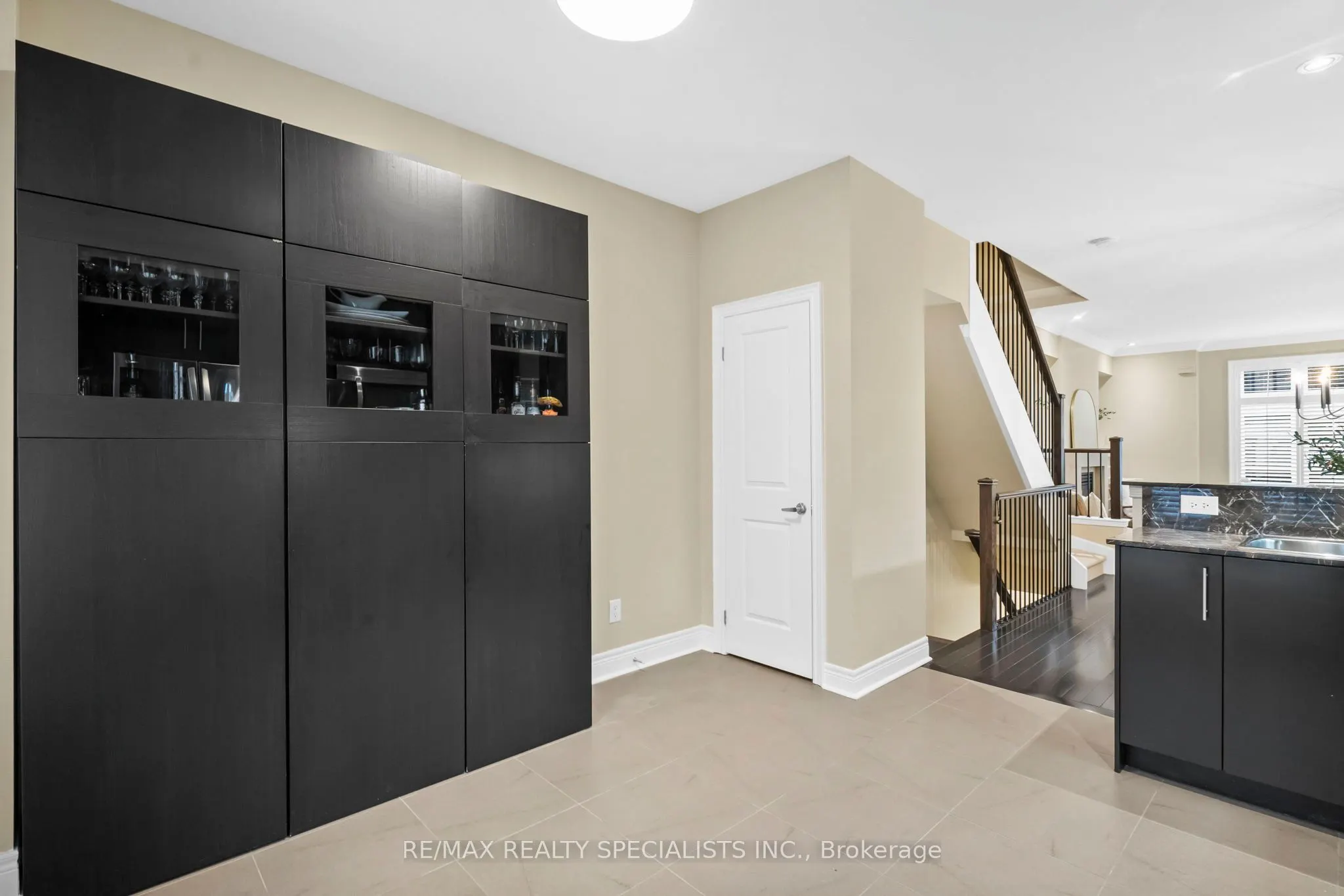 1812 Burnhamthorpe Road E