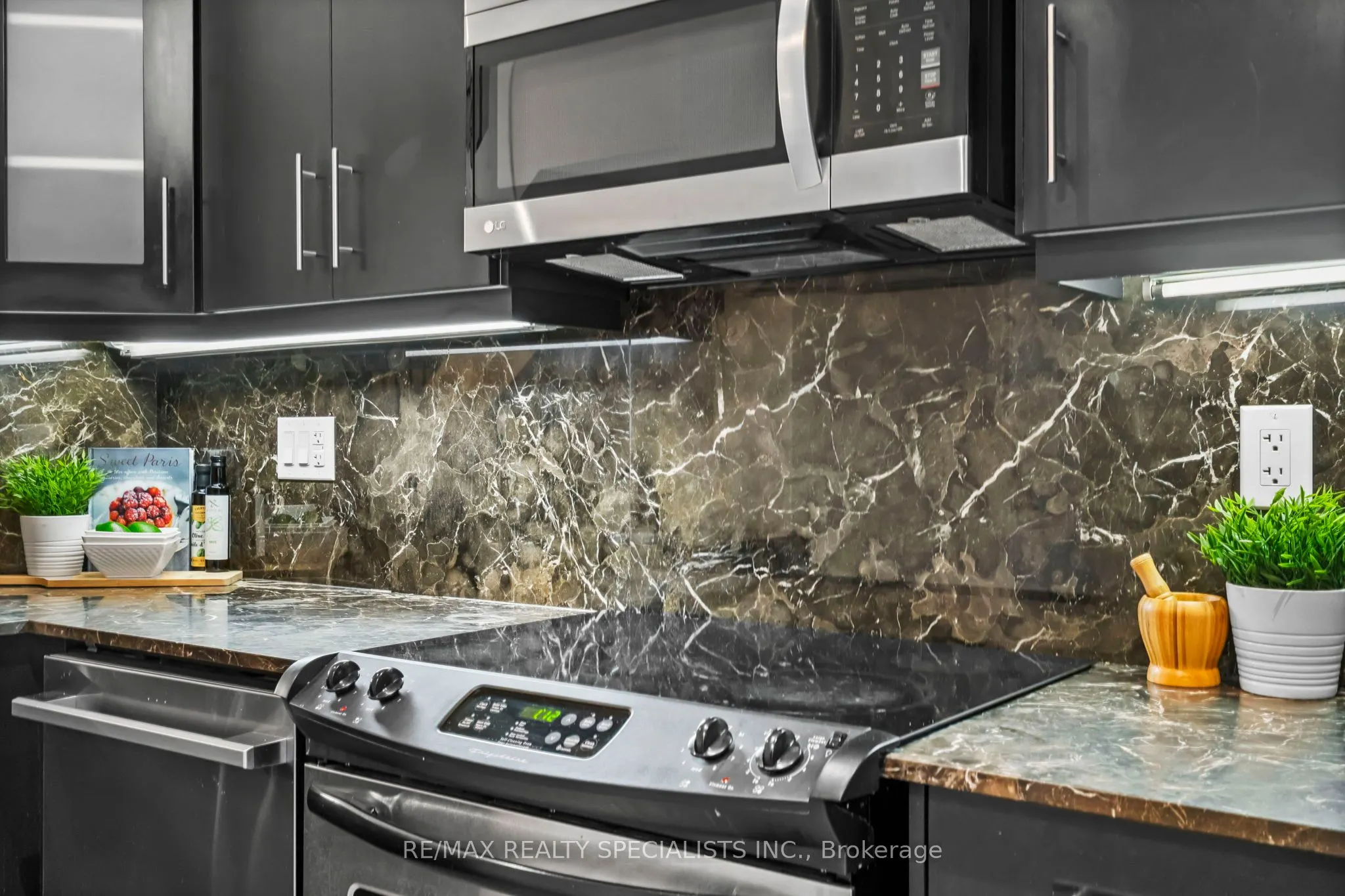 1812 Burnhamthorpe Road E