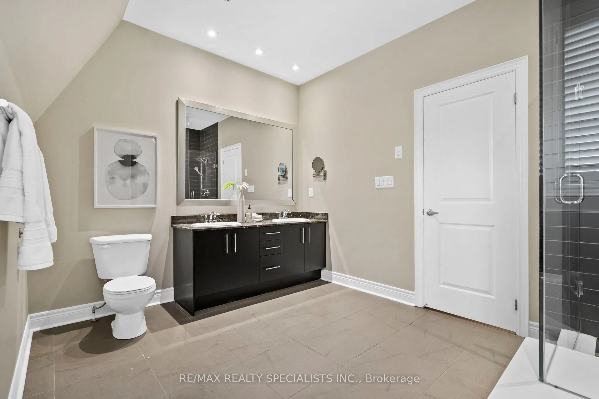 1812 Burnhamthorpe Road E