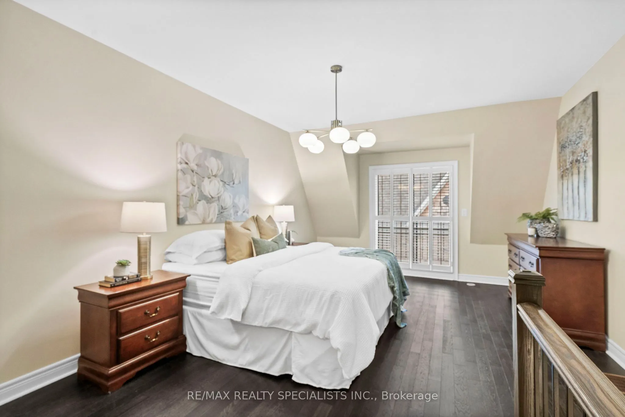 1812 Burnhamthorpe Road E