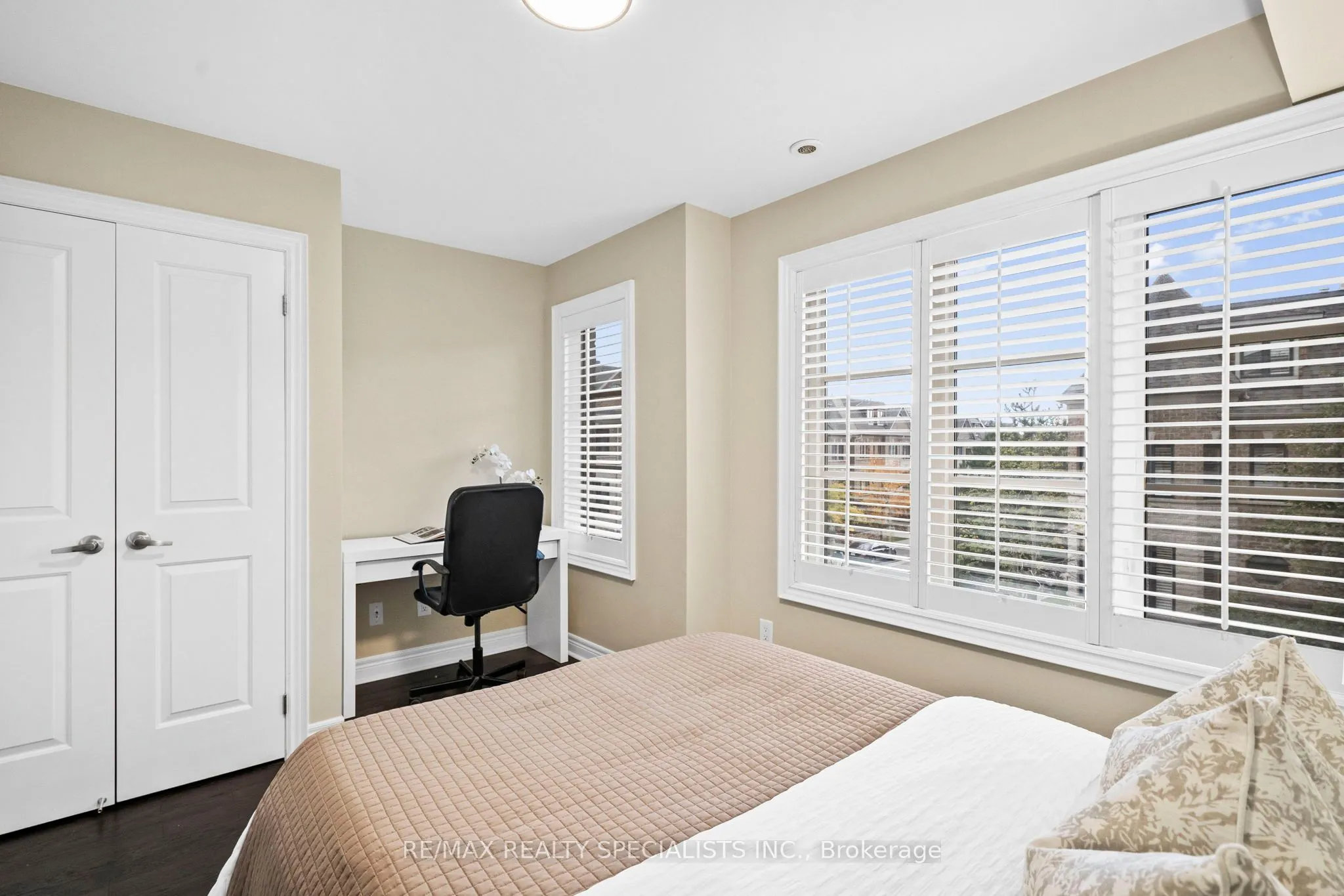 1812 Burnhamthorpe Road E