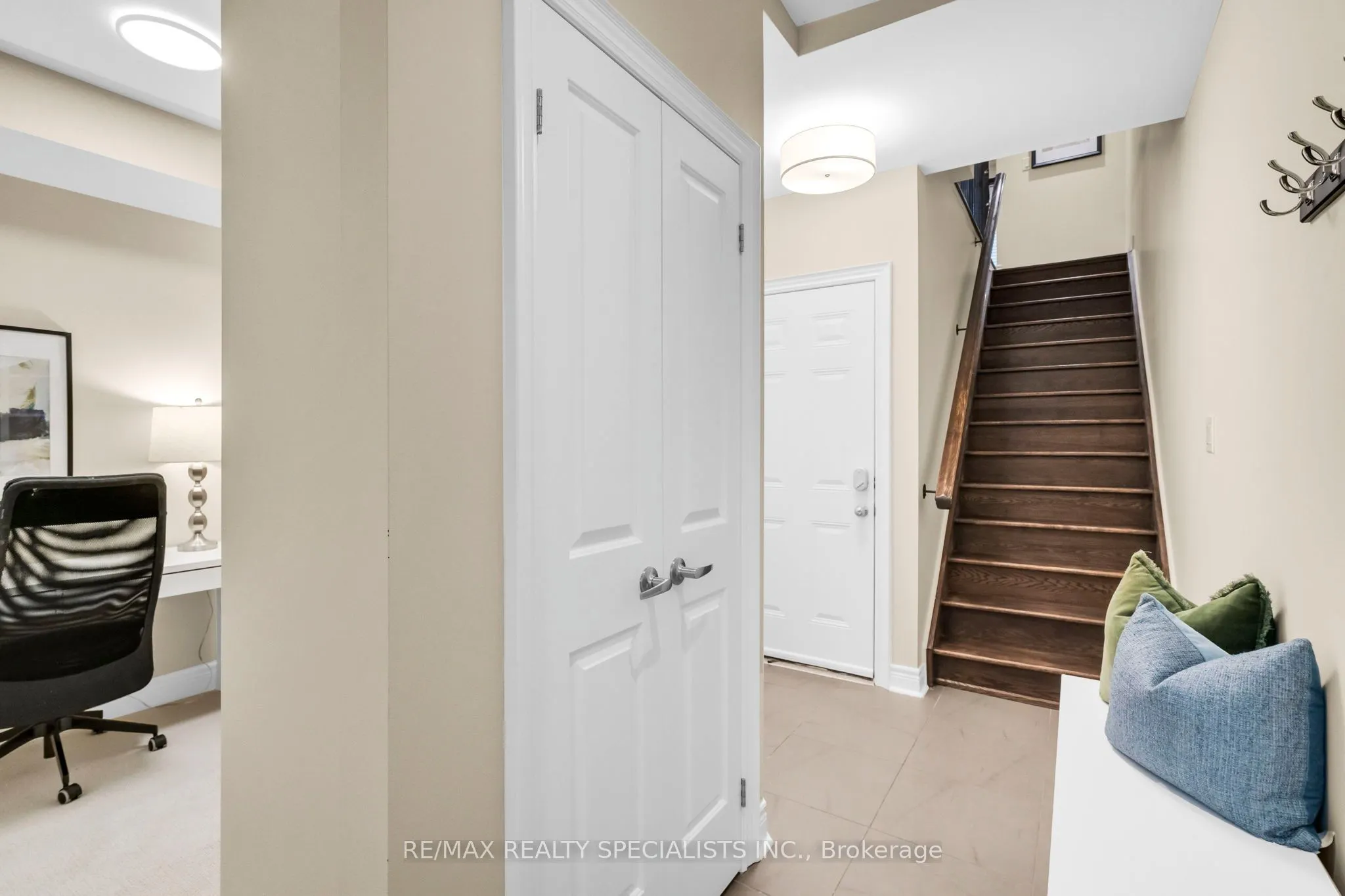 1812 Burnhamthorpe Road E