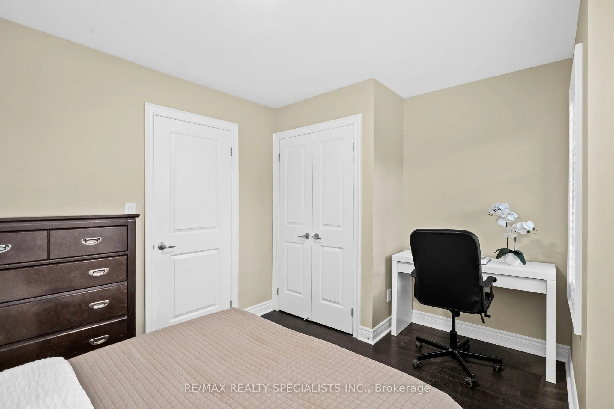 1812 Burnhamthorpe Road E