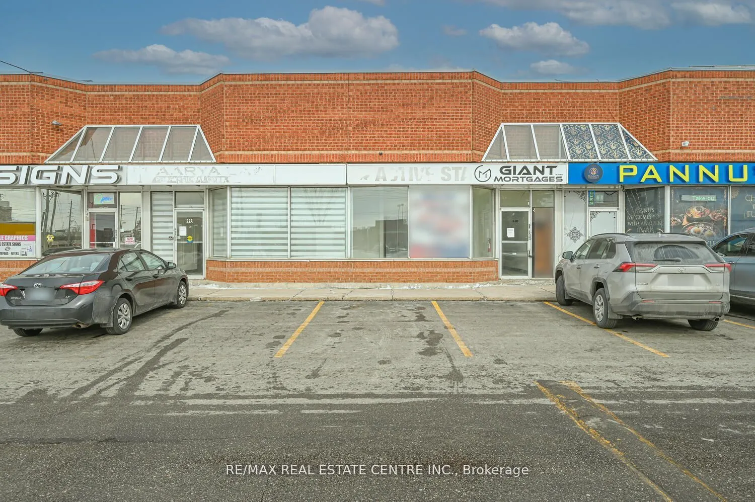 2565 Steeles Avenue E, #22