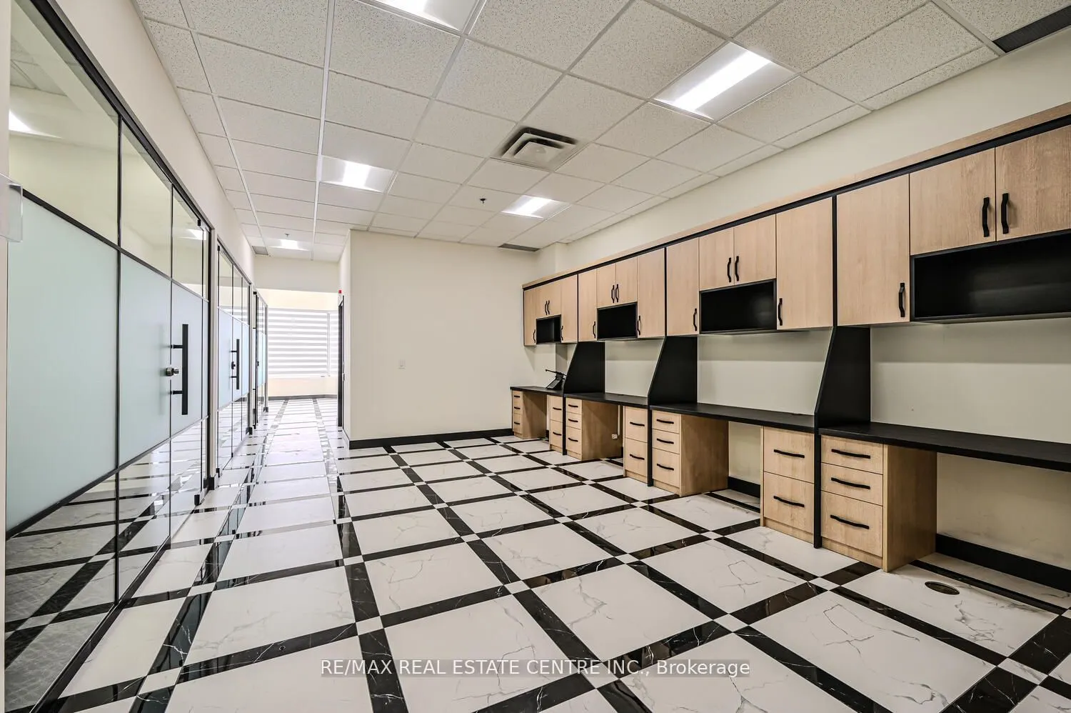 2565 Steeles Avenue E, #22