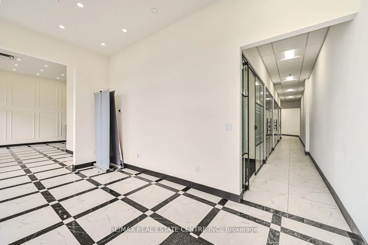 2565 Steeles Avenue E, #22