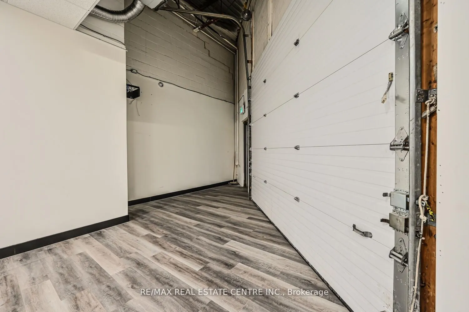 2565 Steeles Avenue E, #22