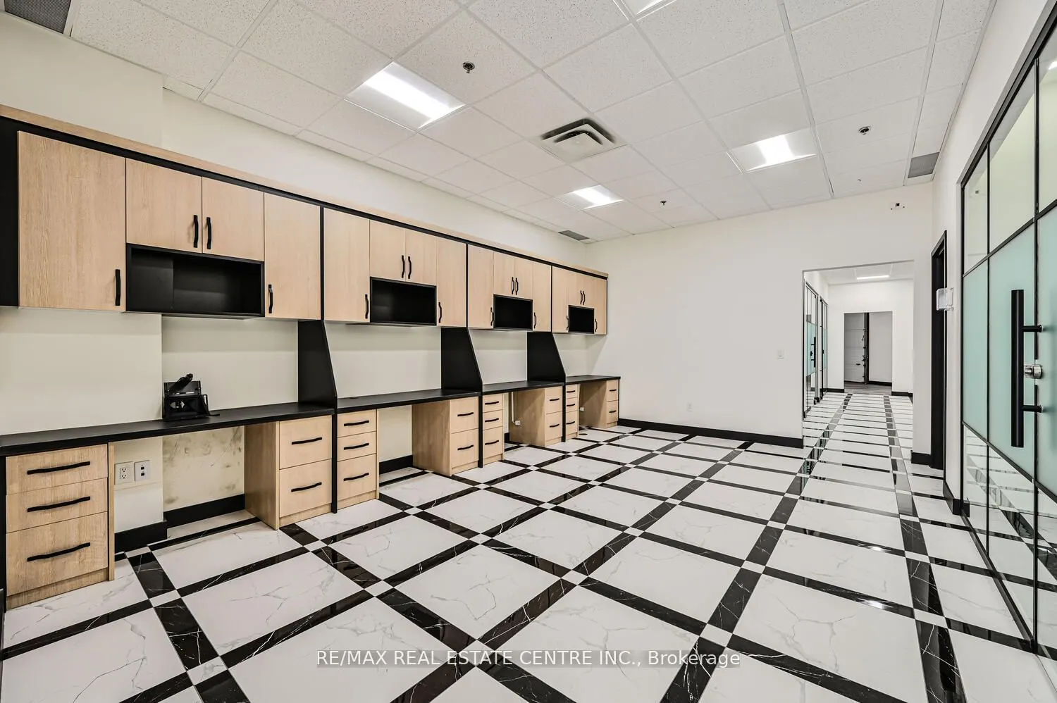 2565 Steeles Avenue E, #22