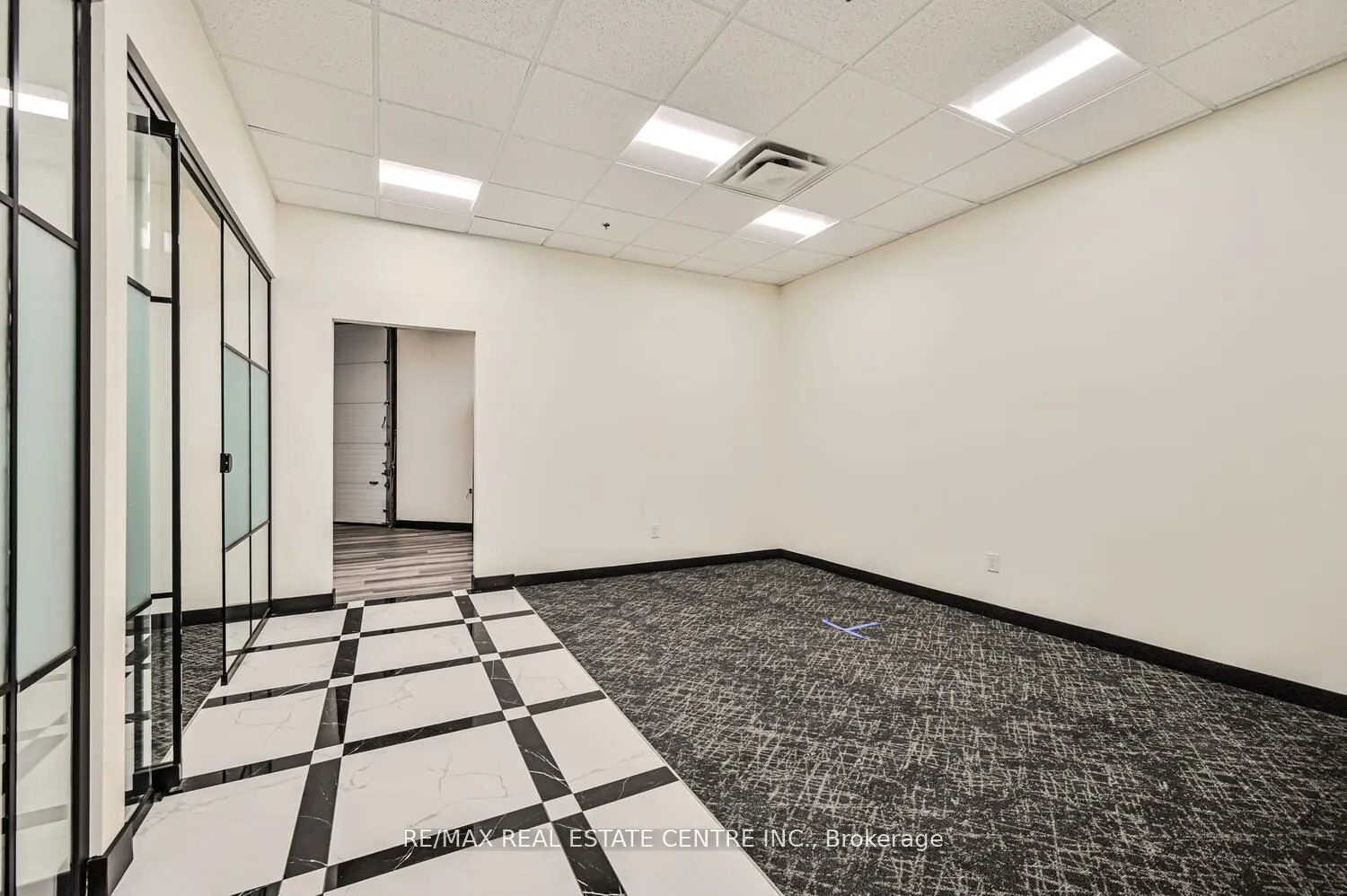 2565 Steeles Avenue E, #22