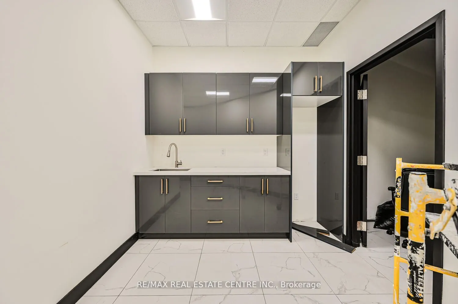 2565 Steeles Avenue E, #22