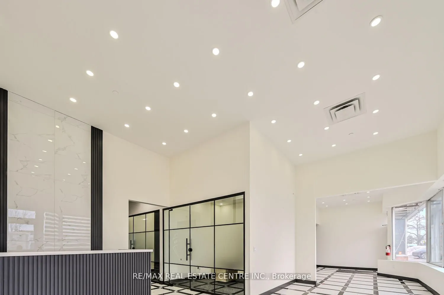 2565 Steeles Avenue E, #22