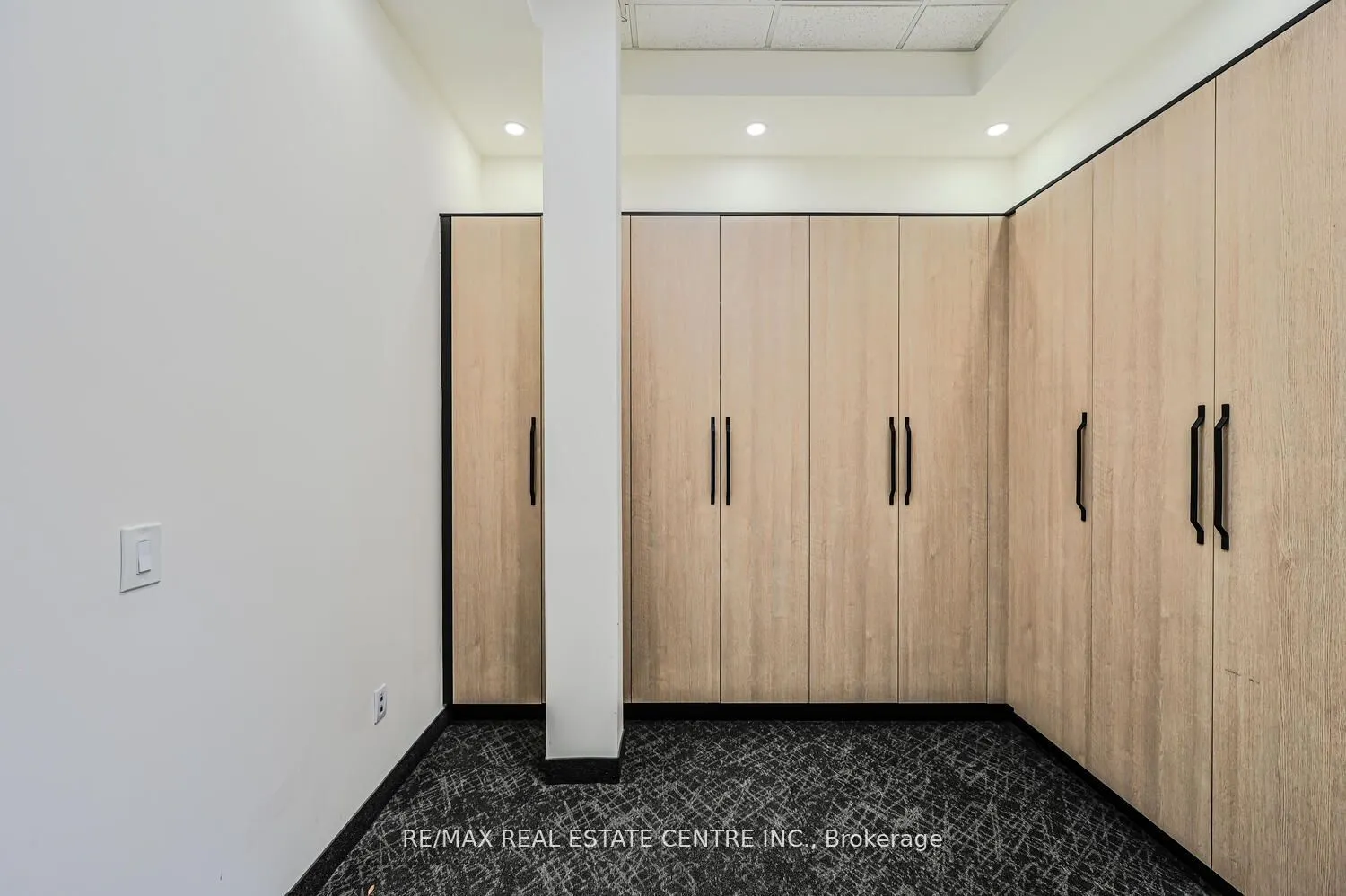 2565 Steeles Avenue E, #22