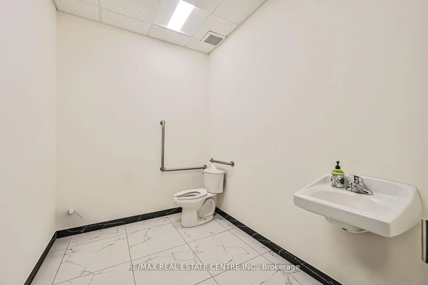 2565 Steeles Avenue E, #22