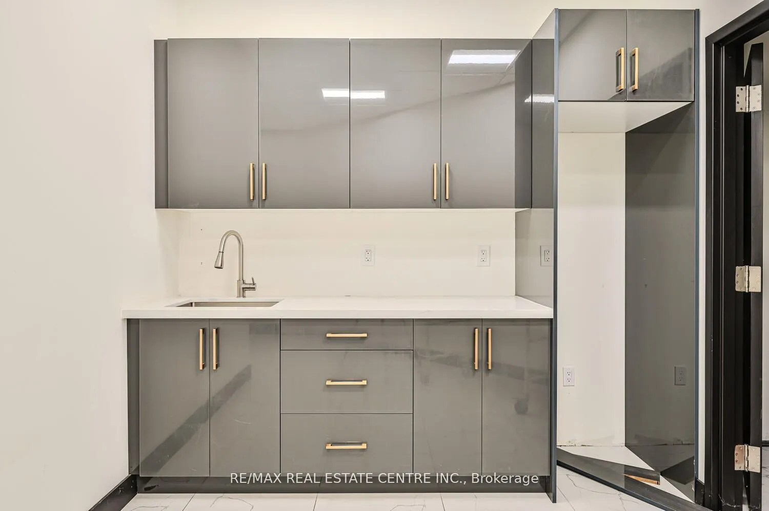 2565 Steeles Avenue E, #22