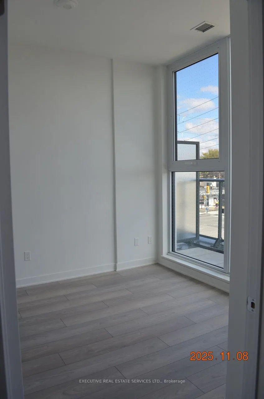 1007 The Queensway W, #219