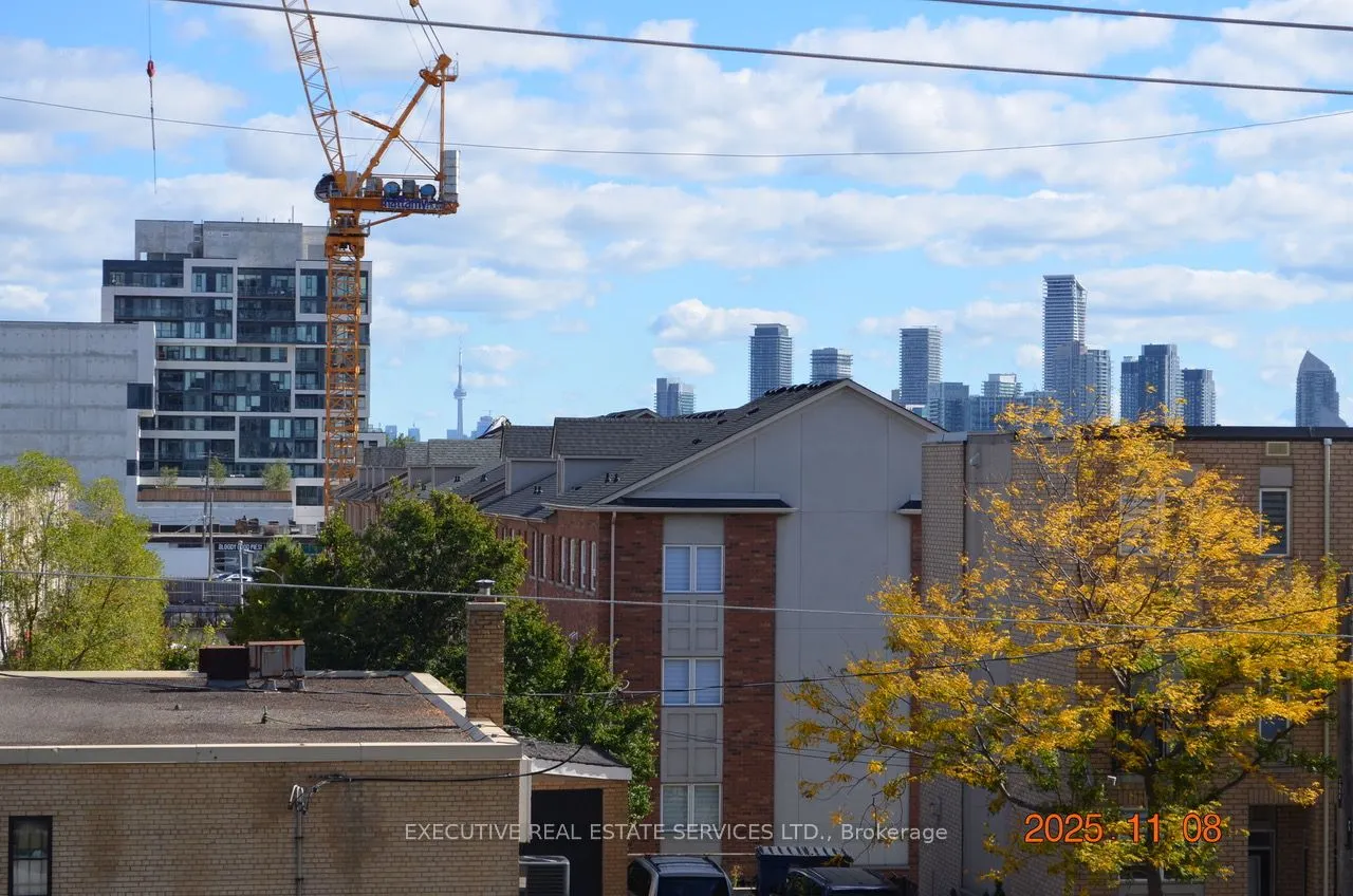 1007 The Queensway W, #219