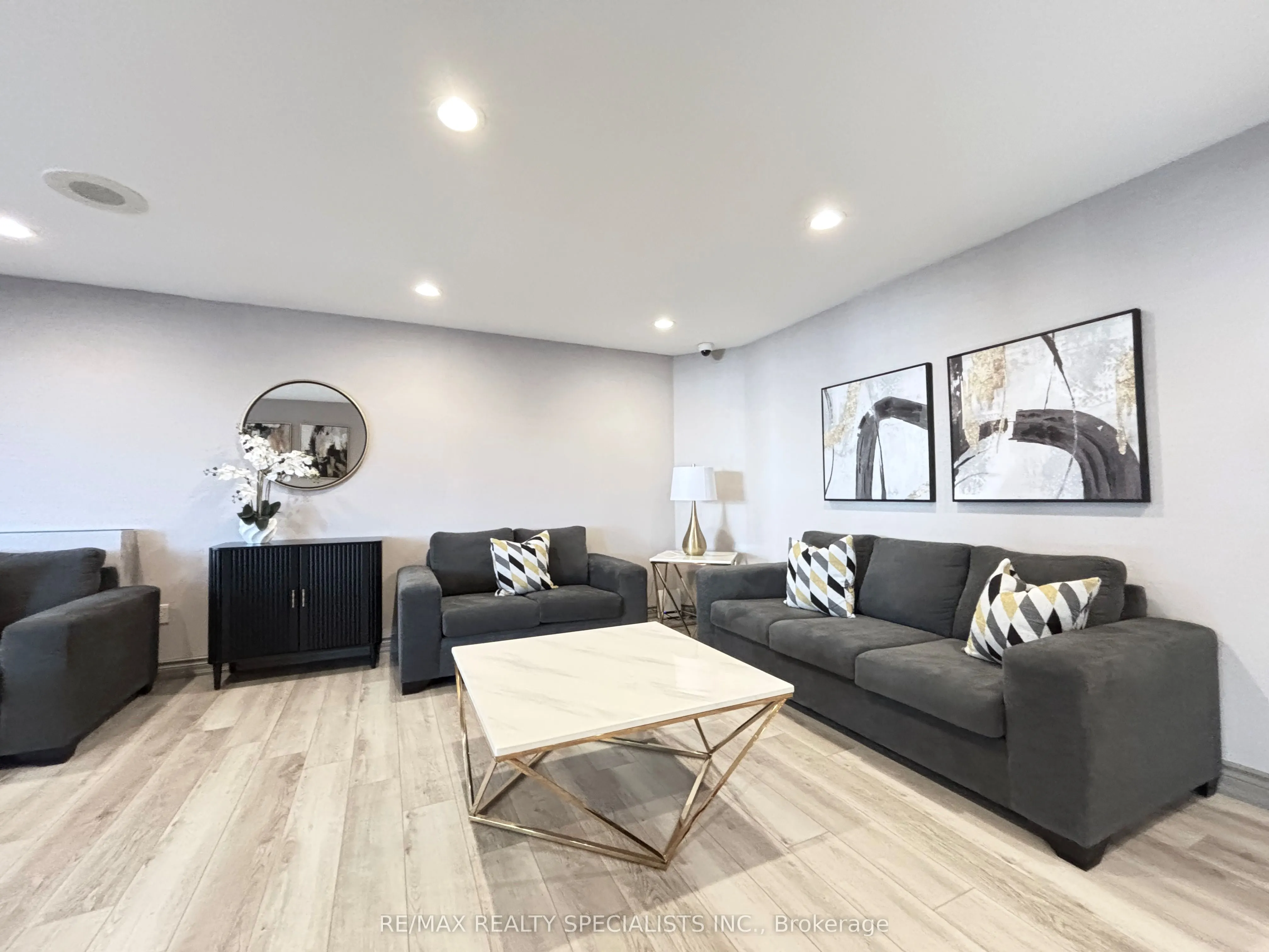 330 Rathburn Road W, #2206