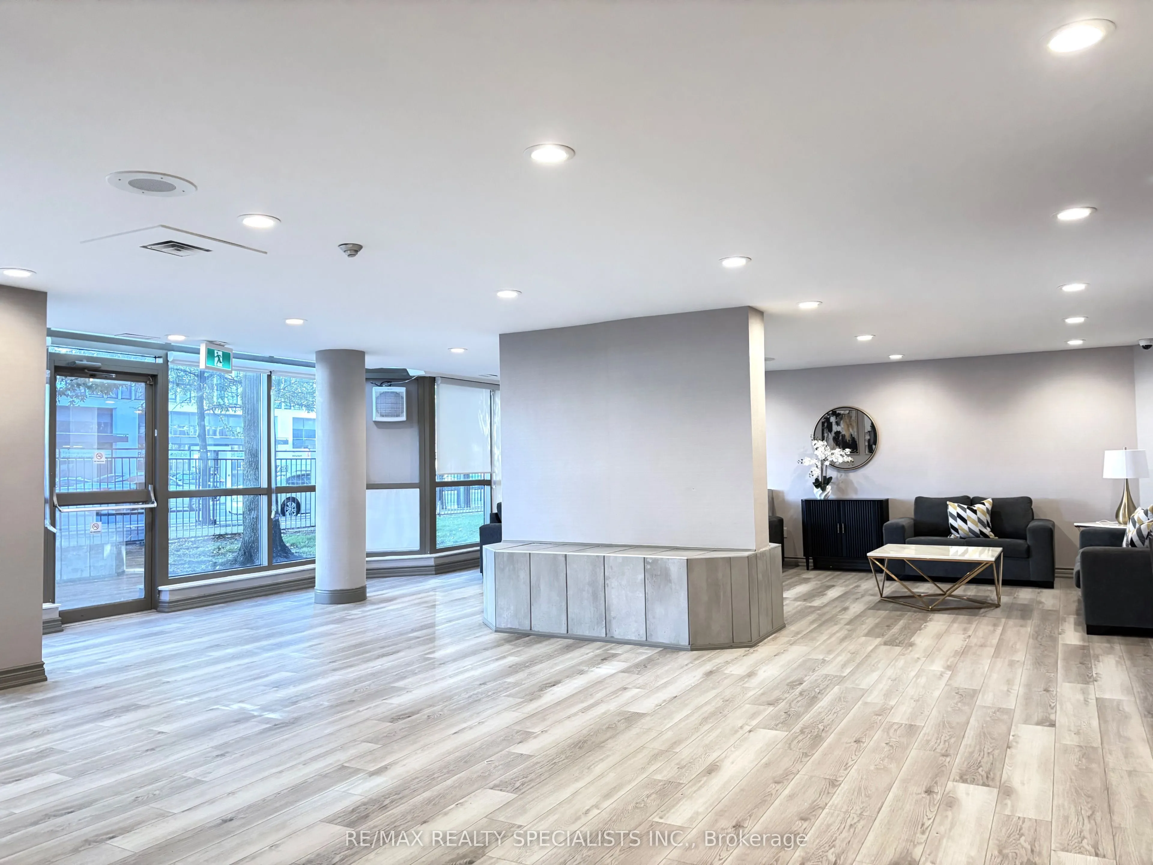 330 Rathburn Road W, #2206