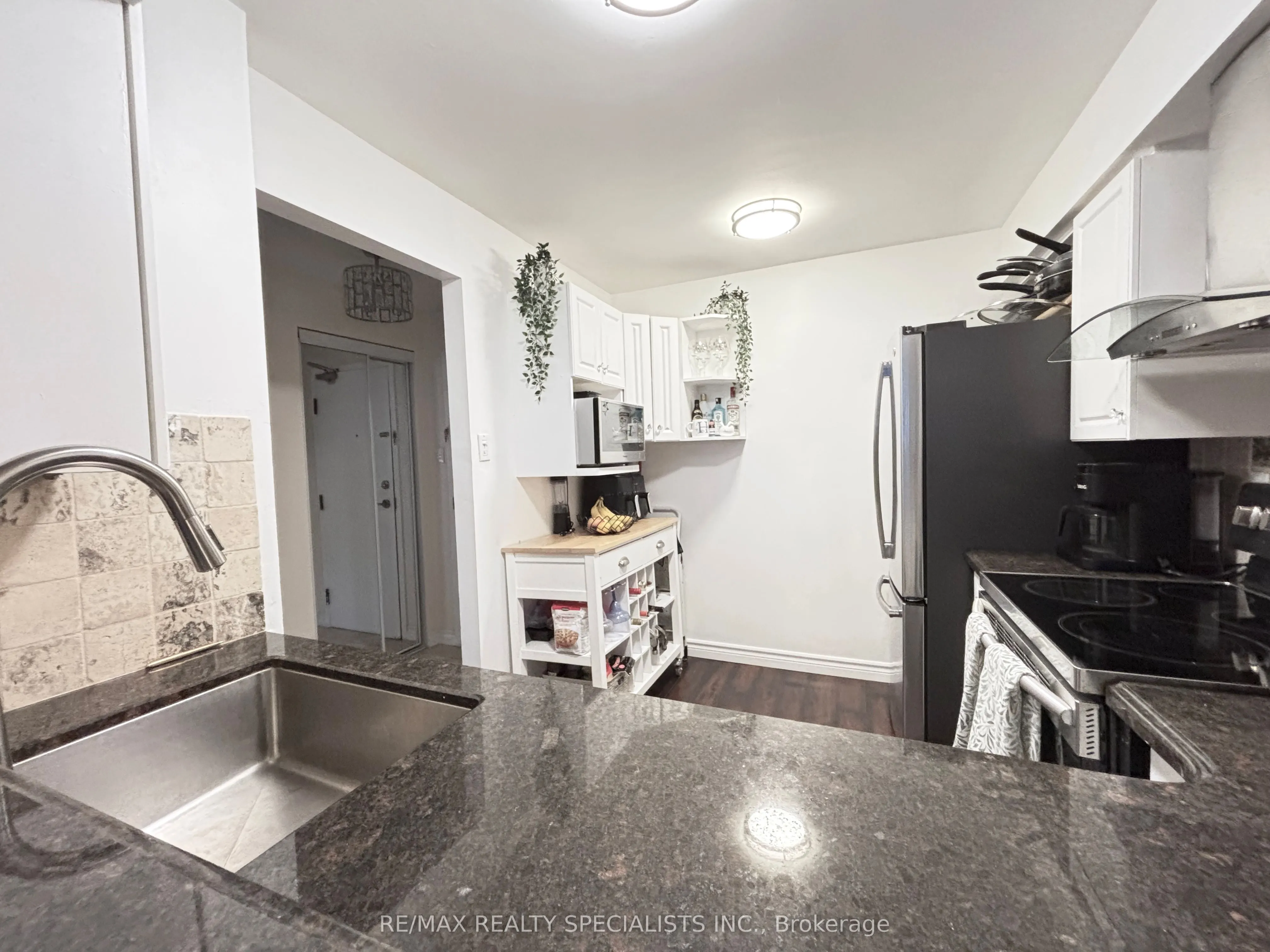 330 Rathburn Road W, #2206