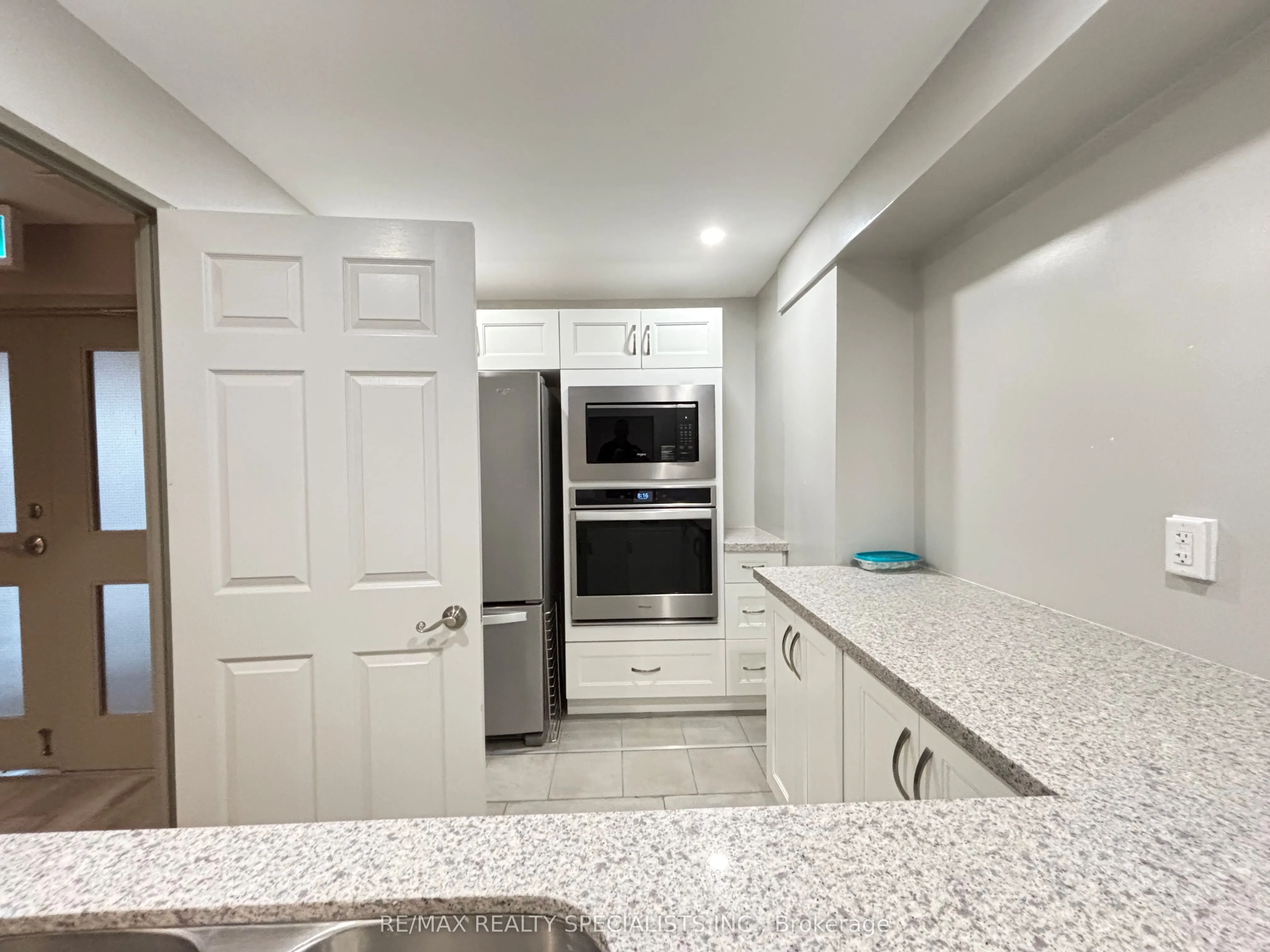 330 Rathburn Road W, #2206