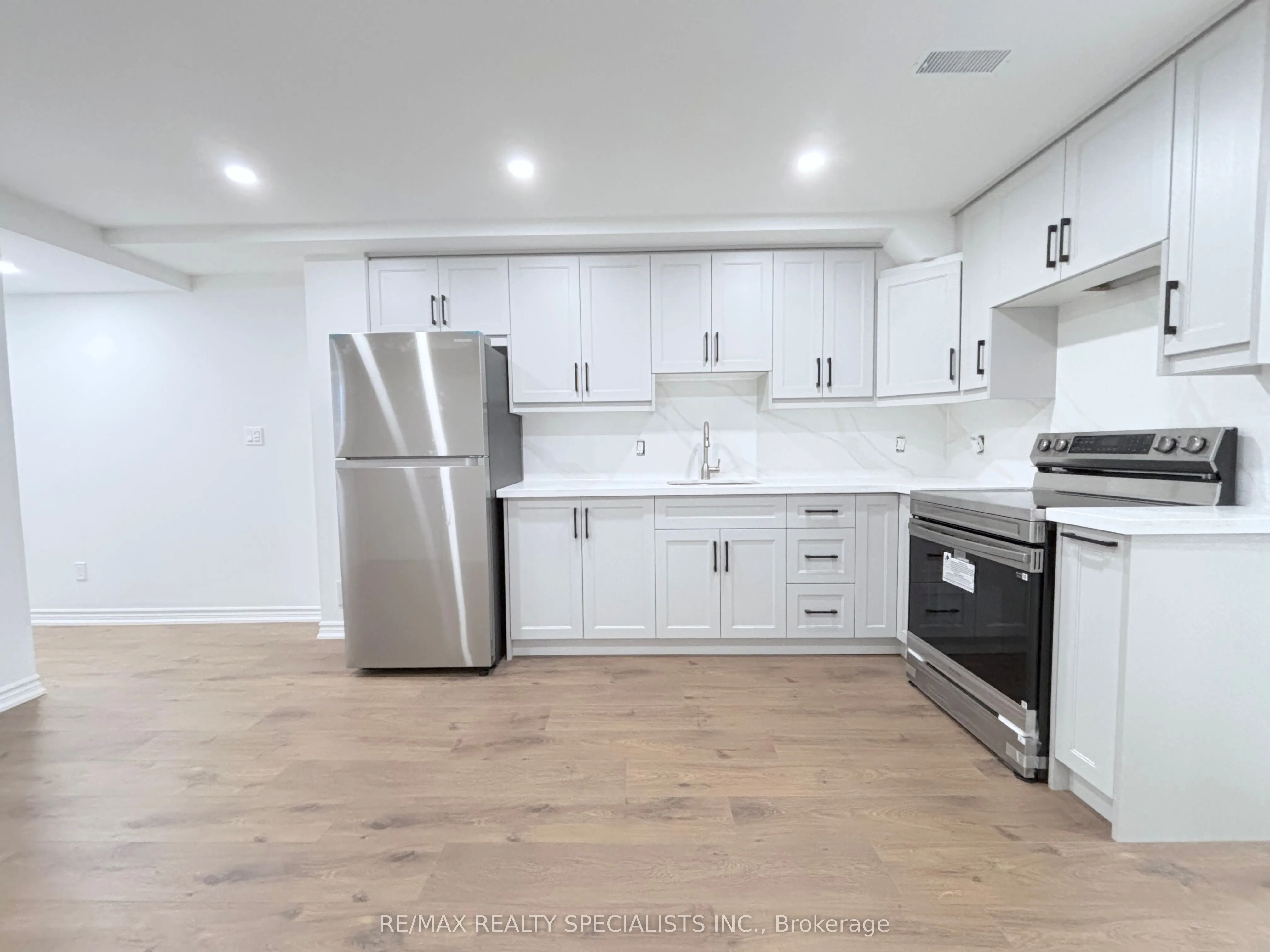 29 Quinton Ridge, #Lower