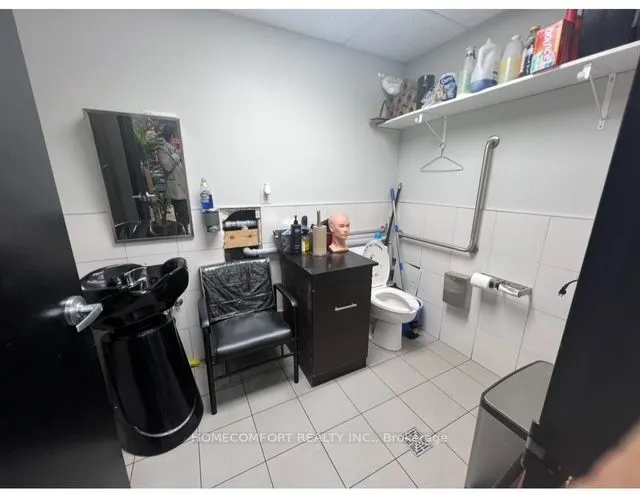 24 Dundas Street E, #2