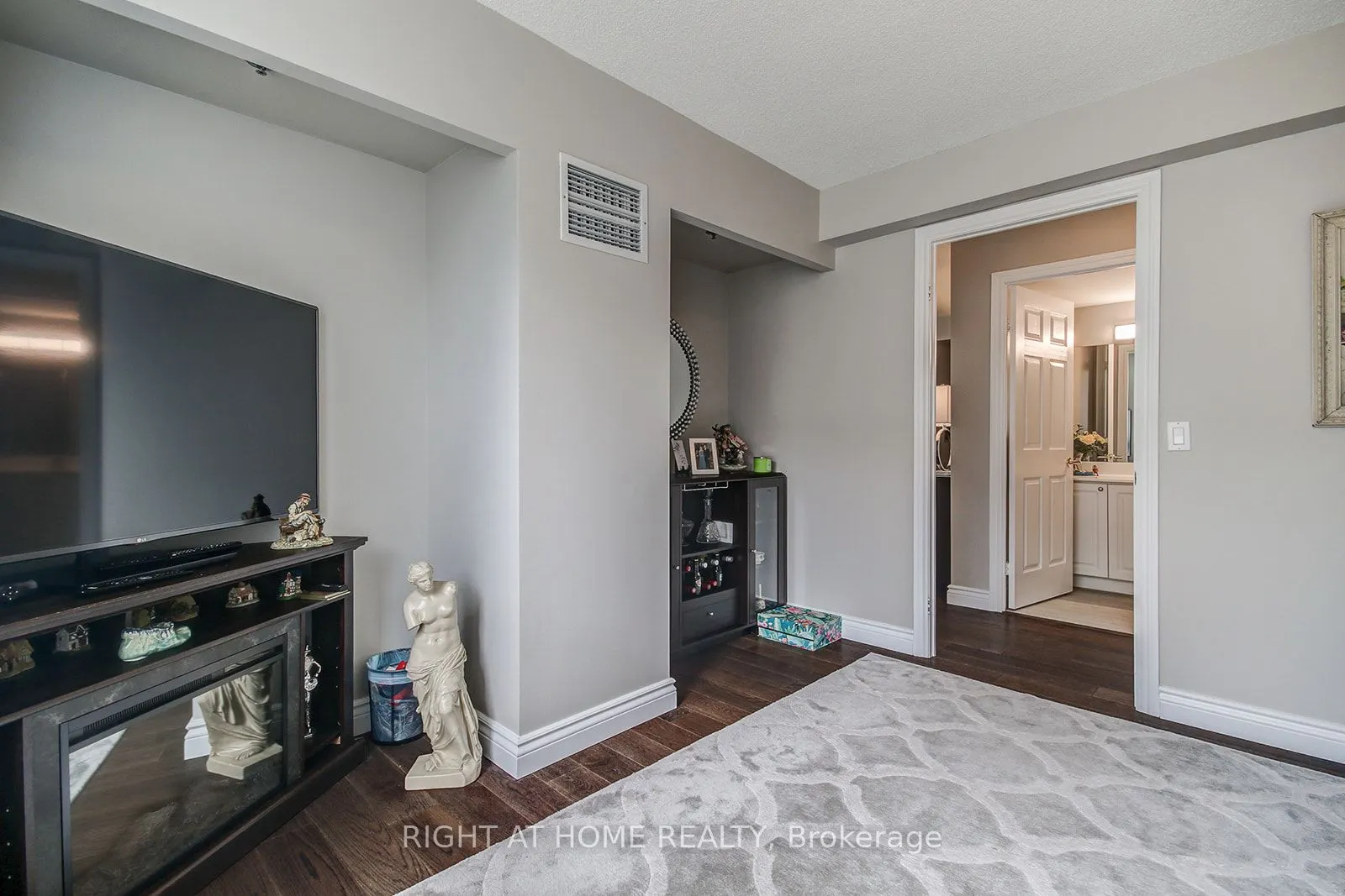 100 Burloak Drive, #1301