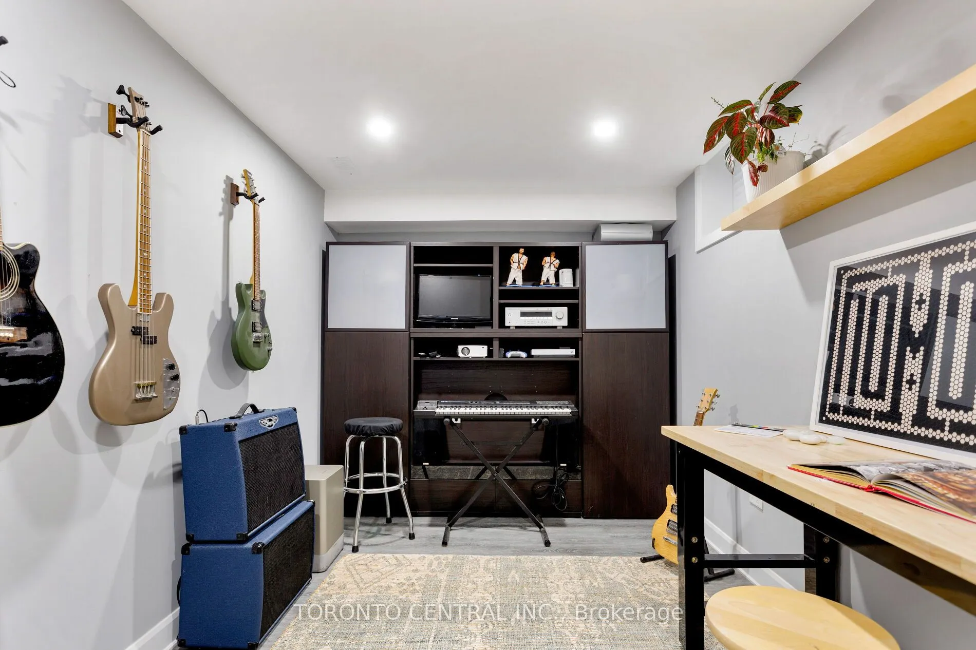 9 Chimney Swift Court