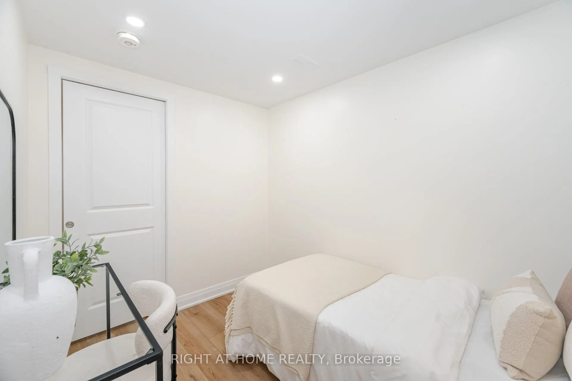 28 Forty First Street