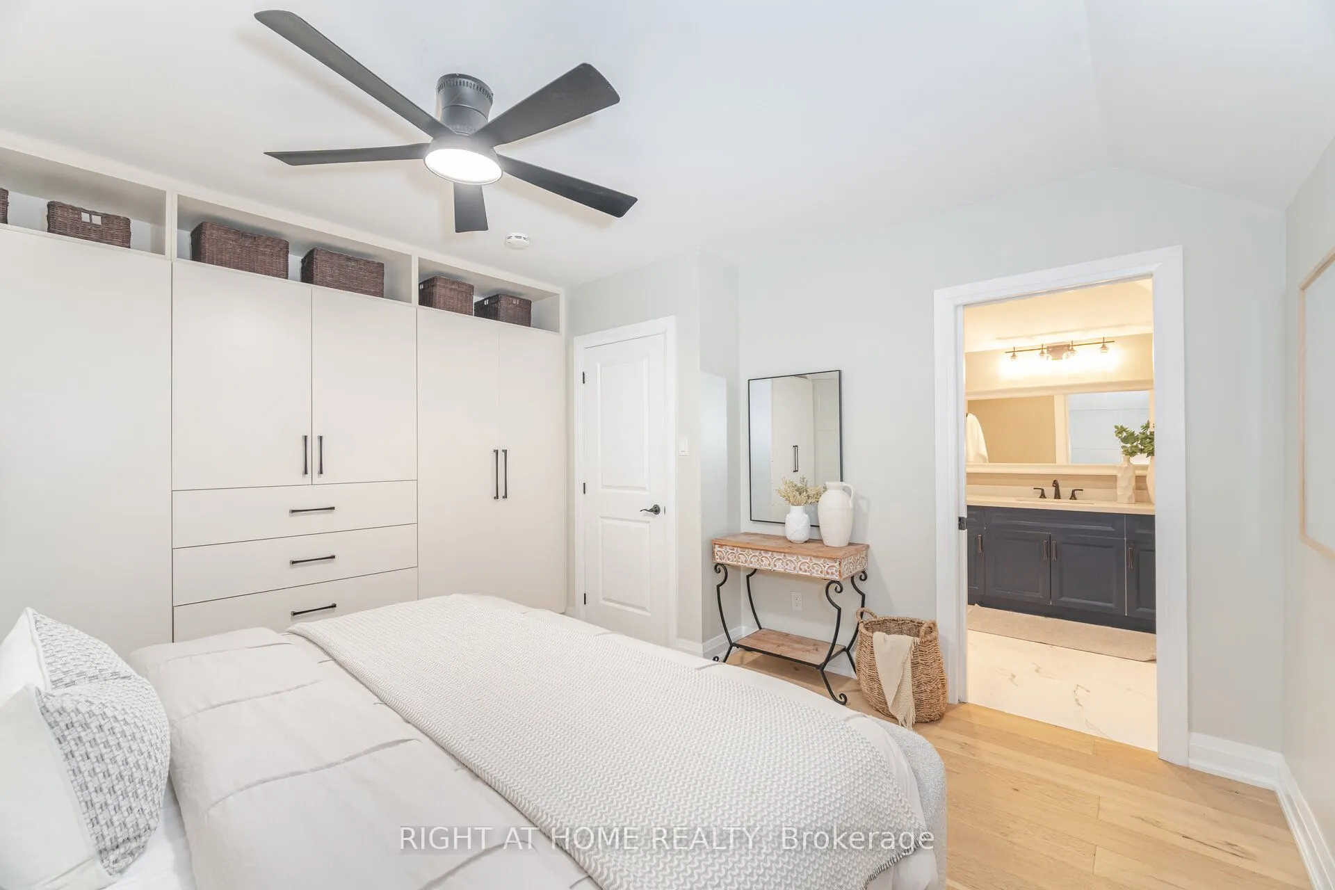 28 Forty First Street