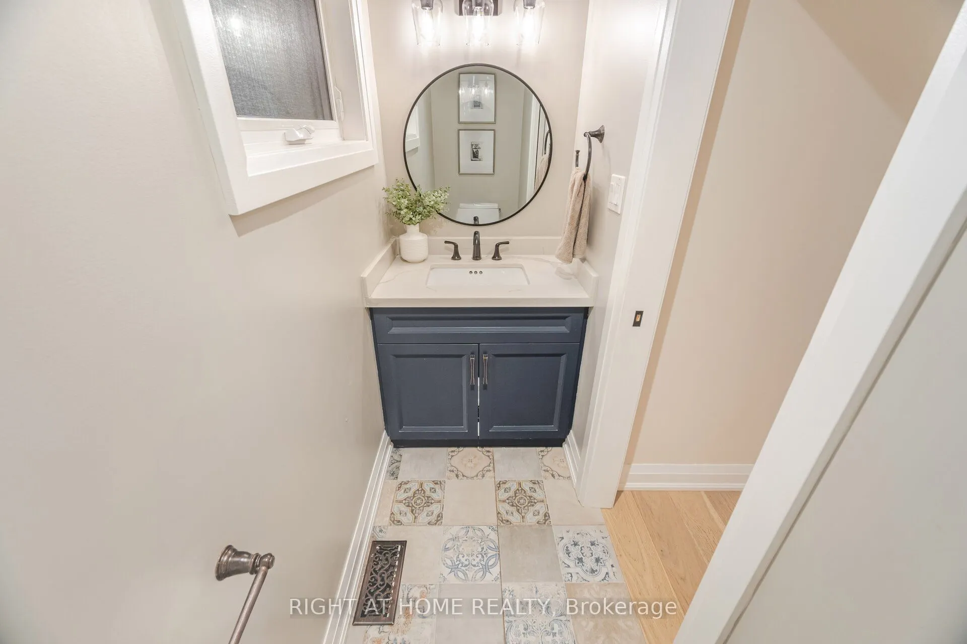 28 Forty First Street