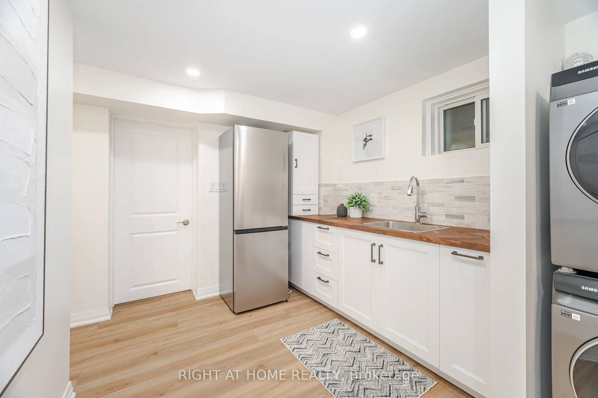 28 Forty First Street