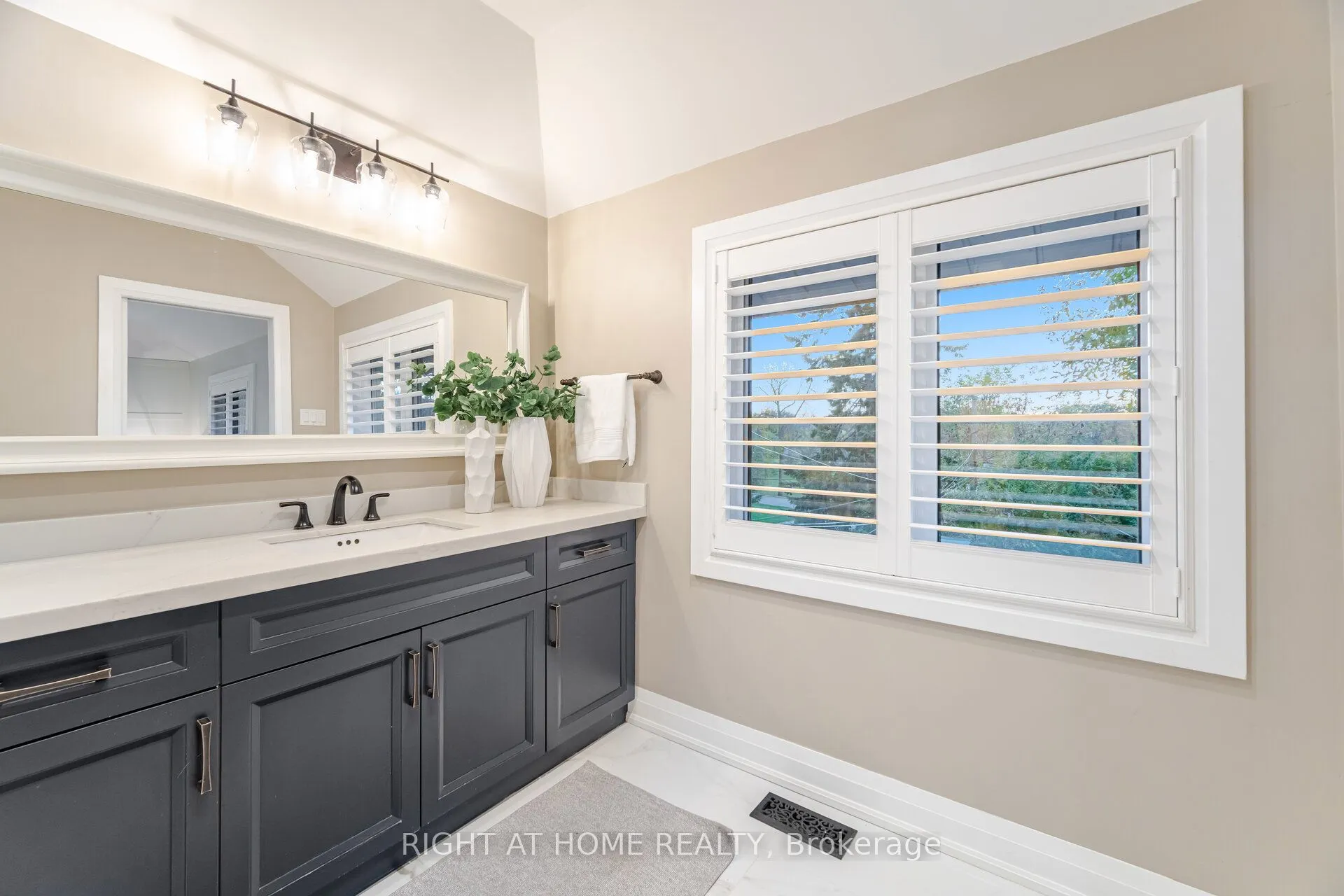 28 Forty First Street