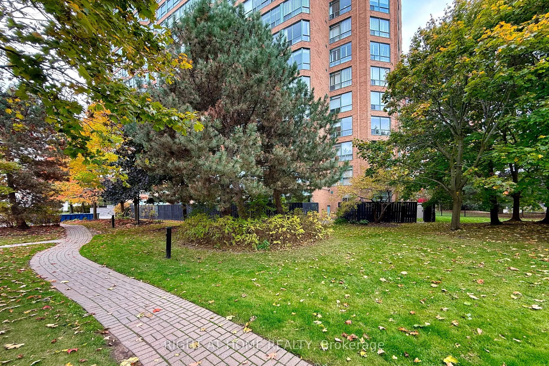 1276 Maple Crossing Boulevard, #111