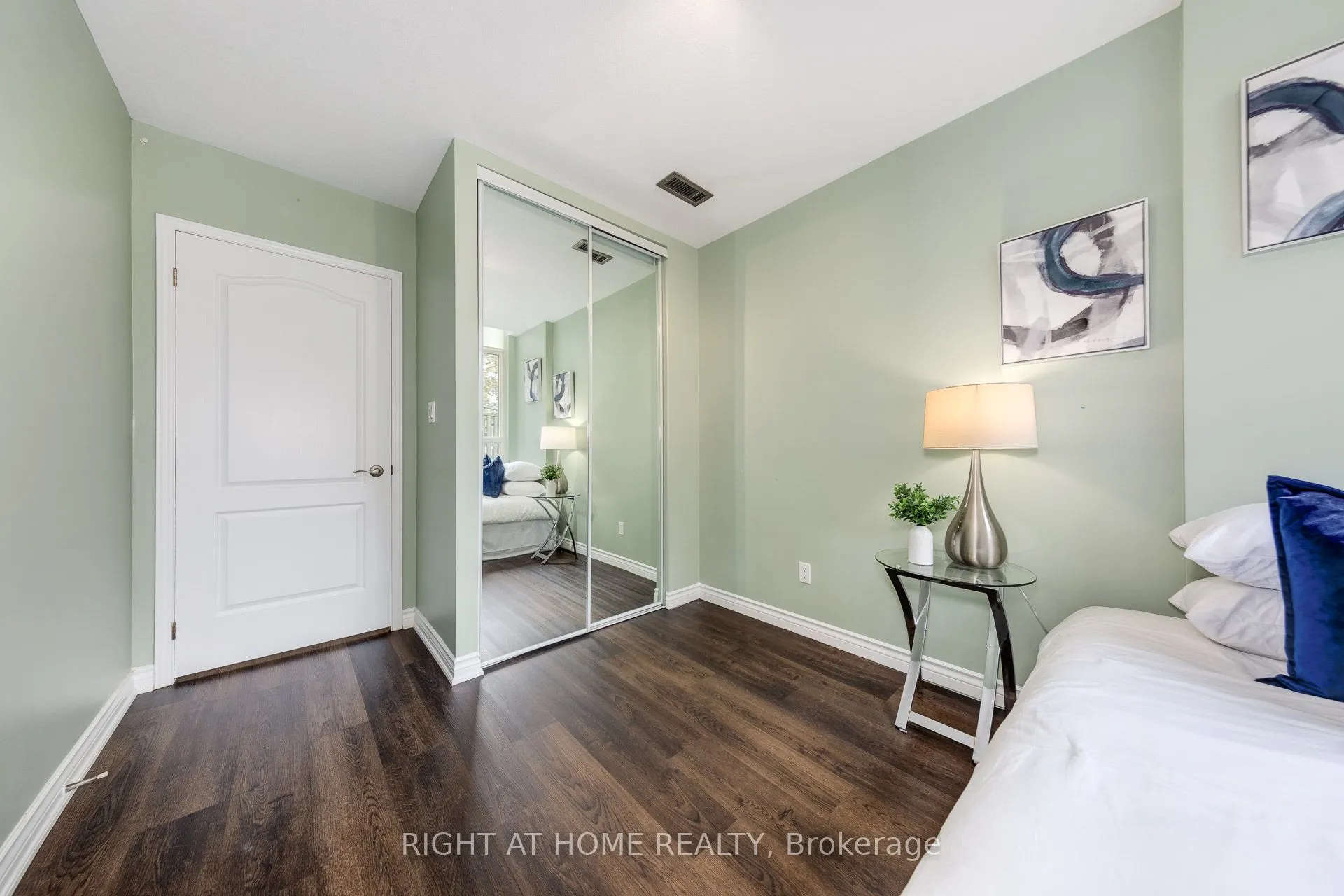 1276 Maple Crossing Boulevard, #111