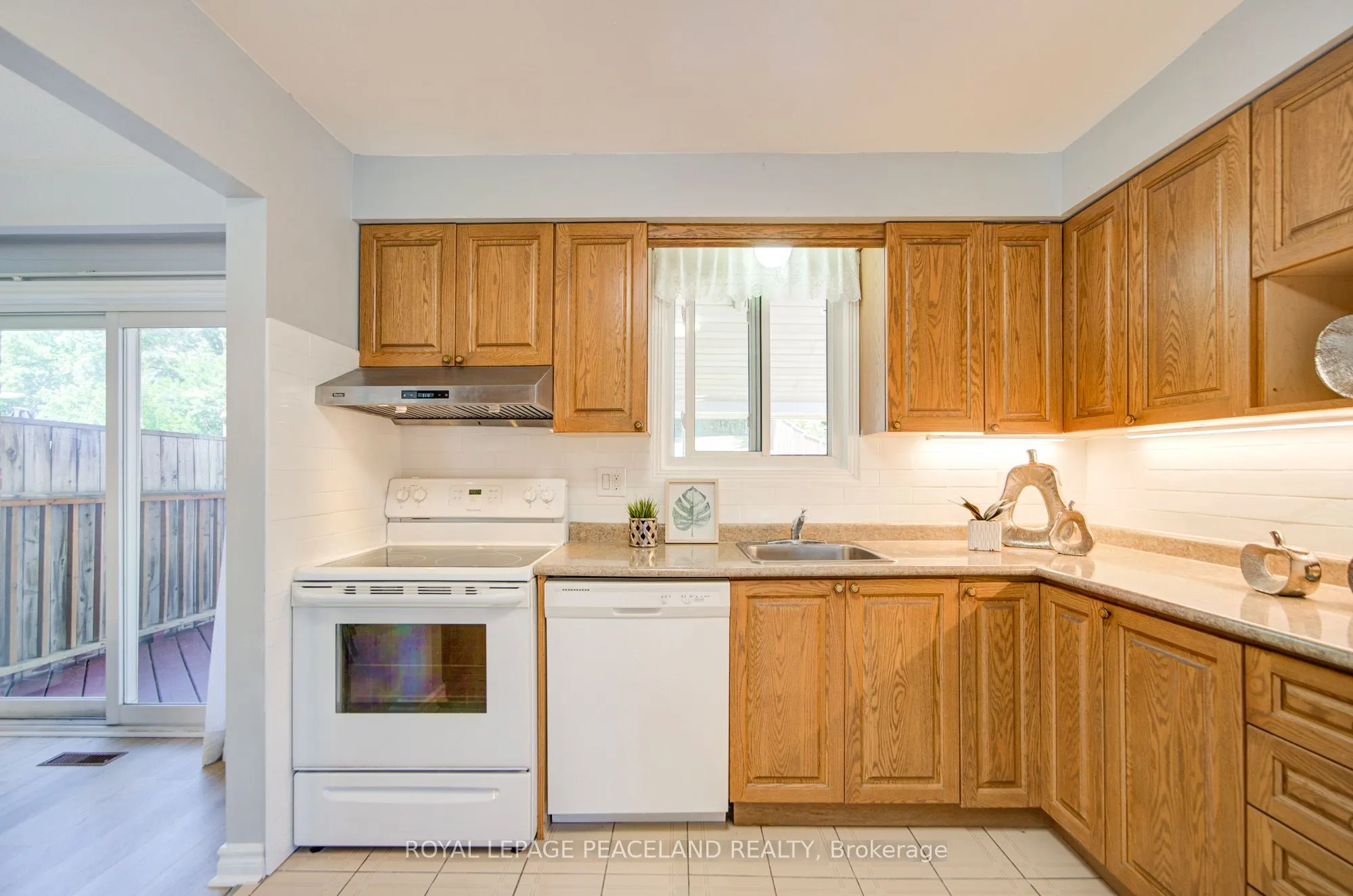 718 Eaglemount Crescent