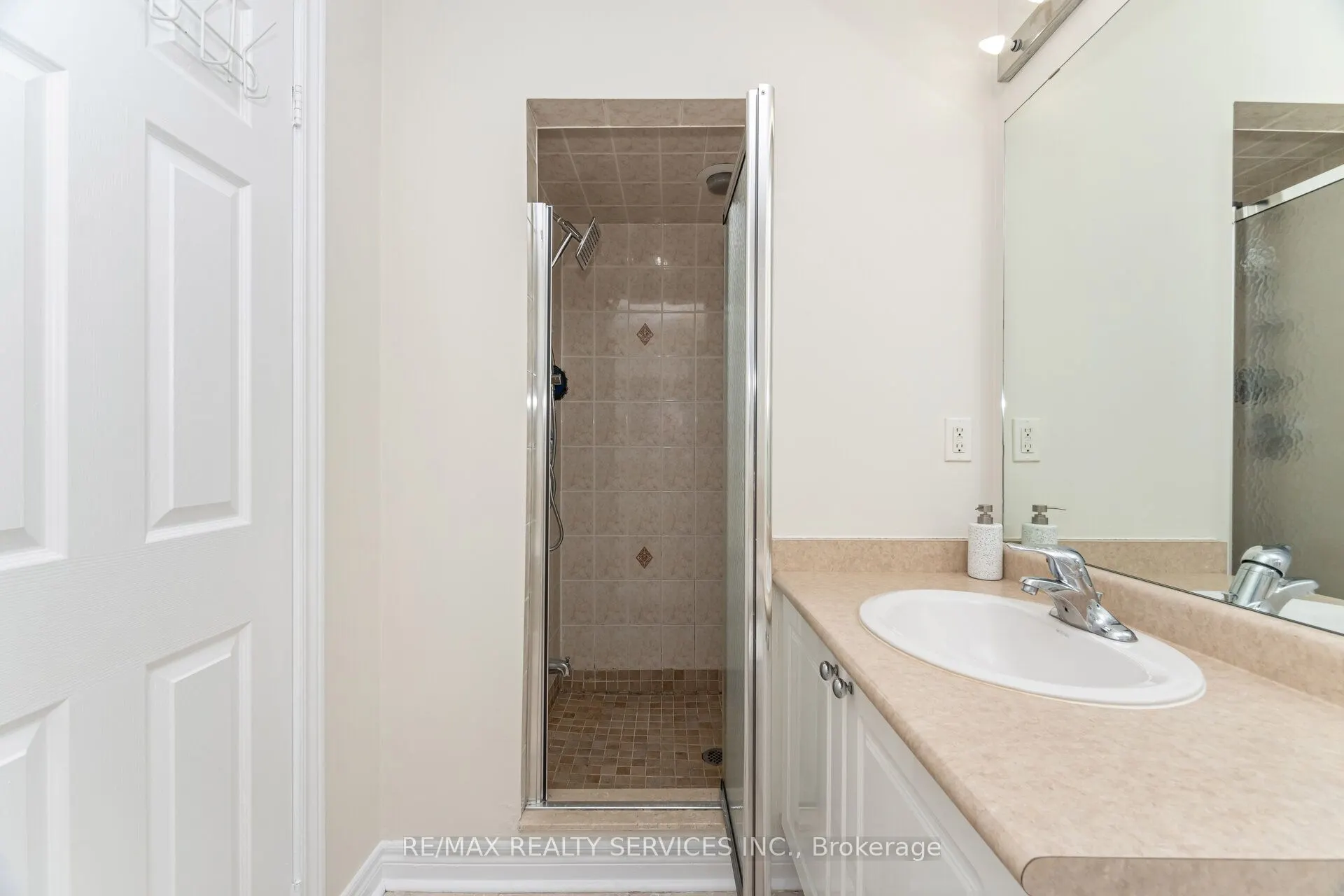 7 Blue Diamond Drive