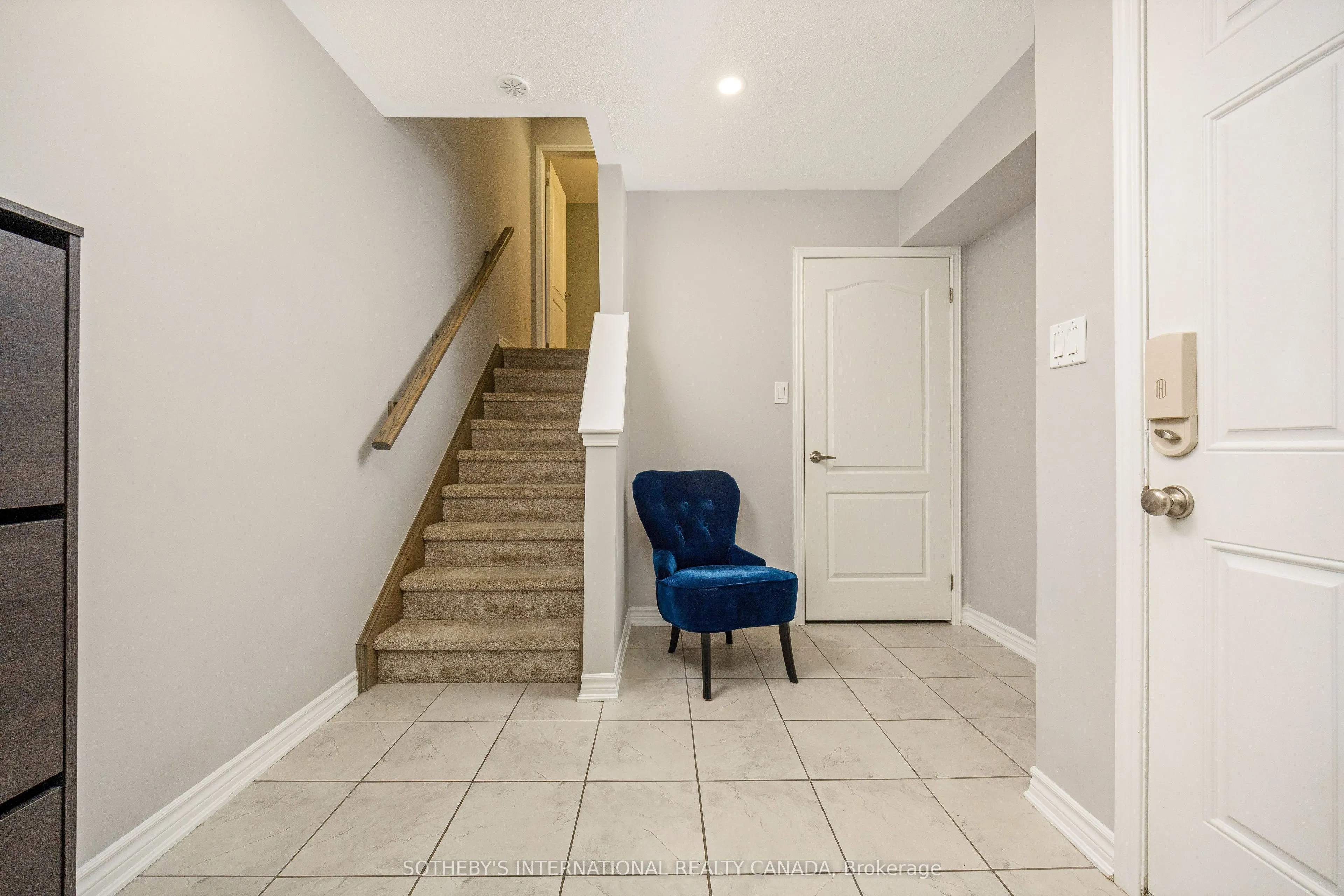 1619 Gainer Crescent