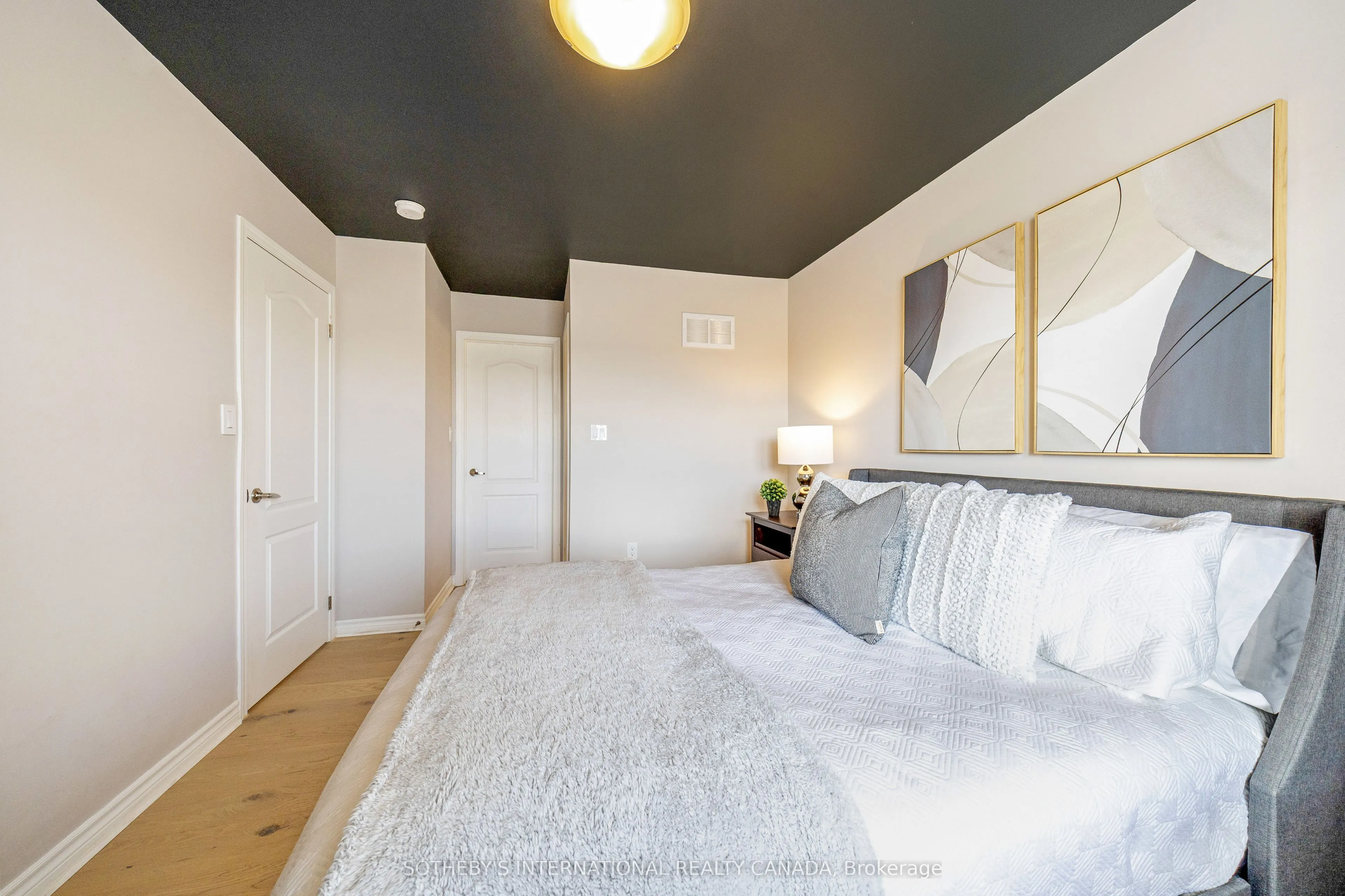 1619 Gainer Crescent