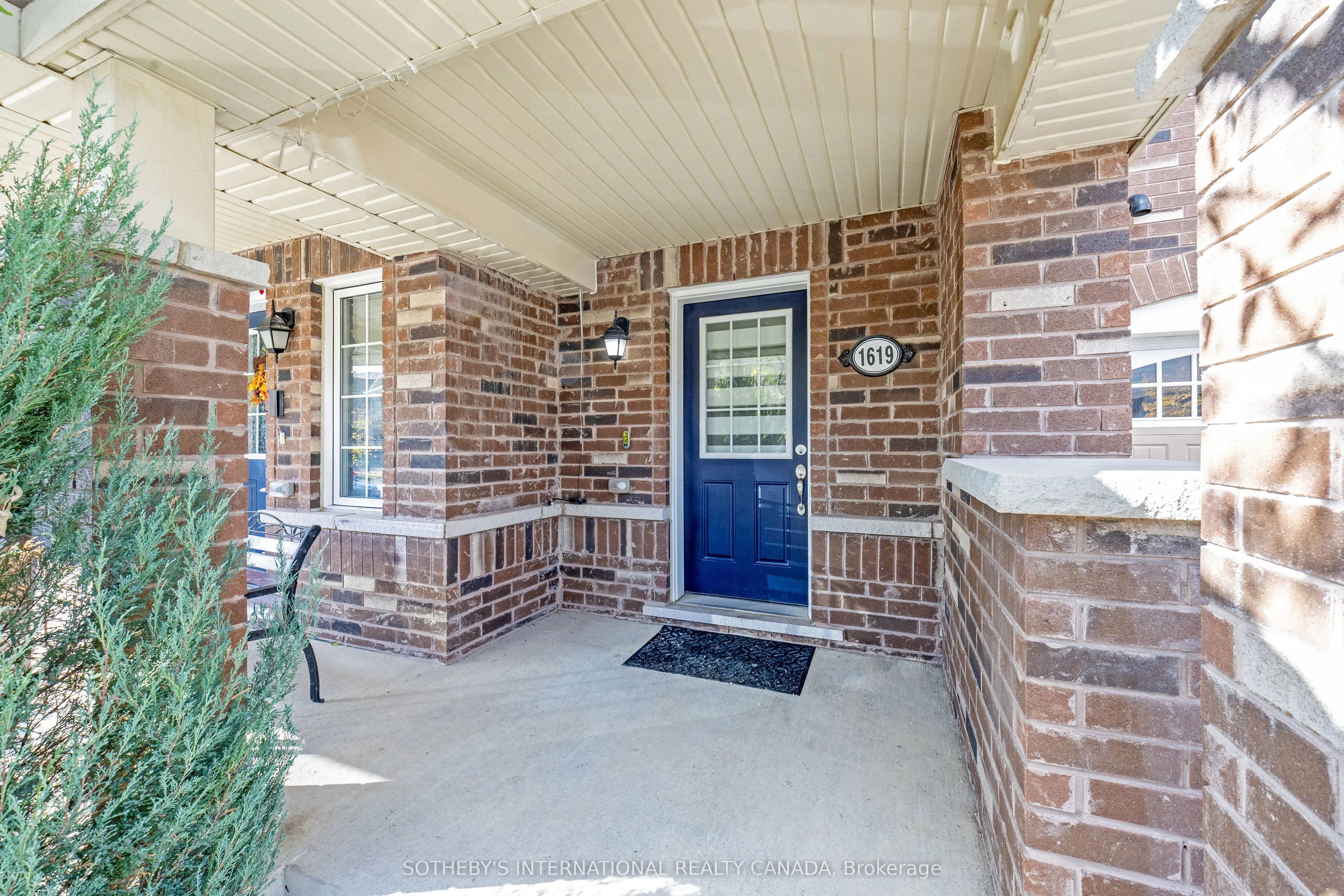 1619 Gainer Crescent