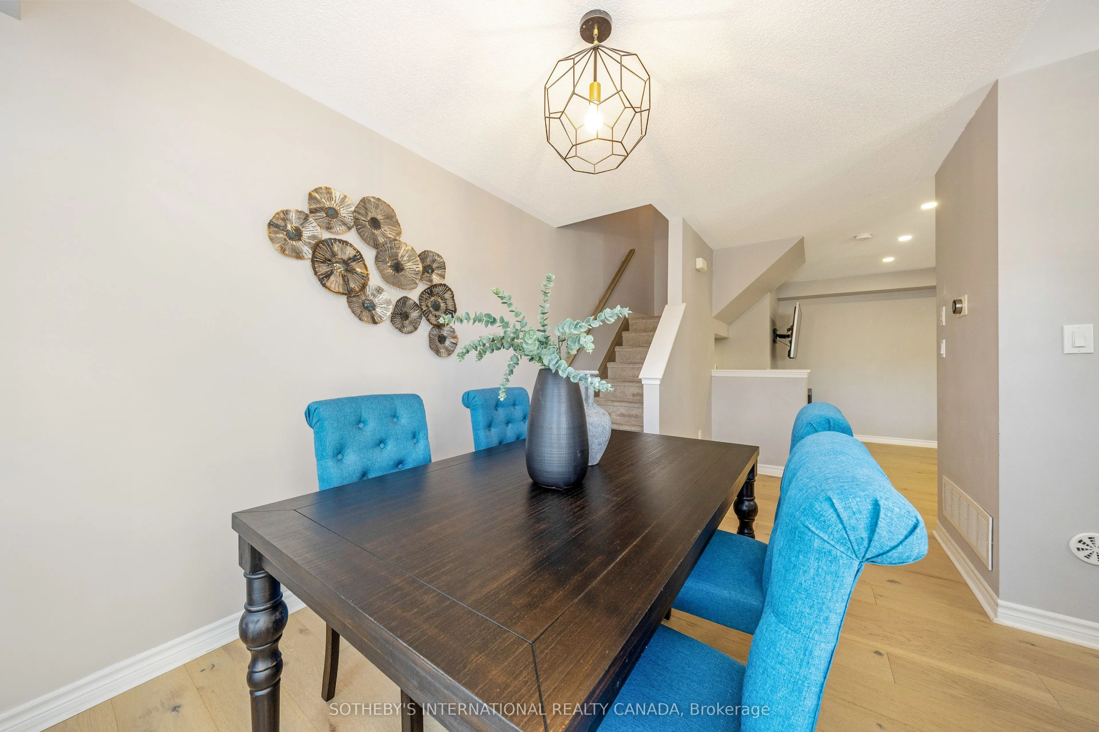 1619 Gainer Crescent