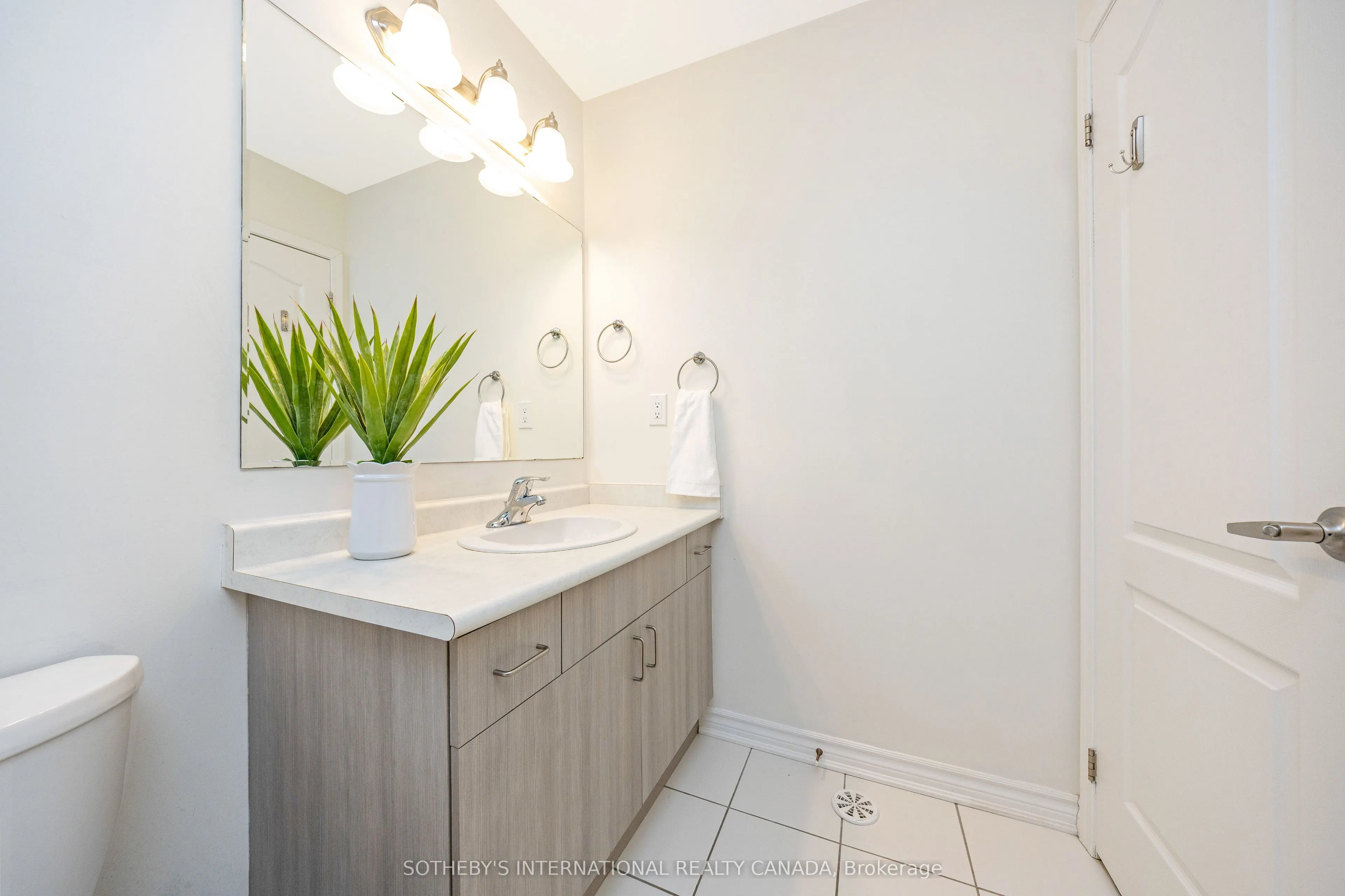 1619 Gainer Crescent