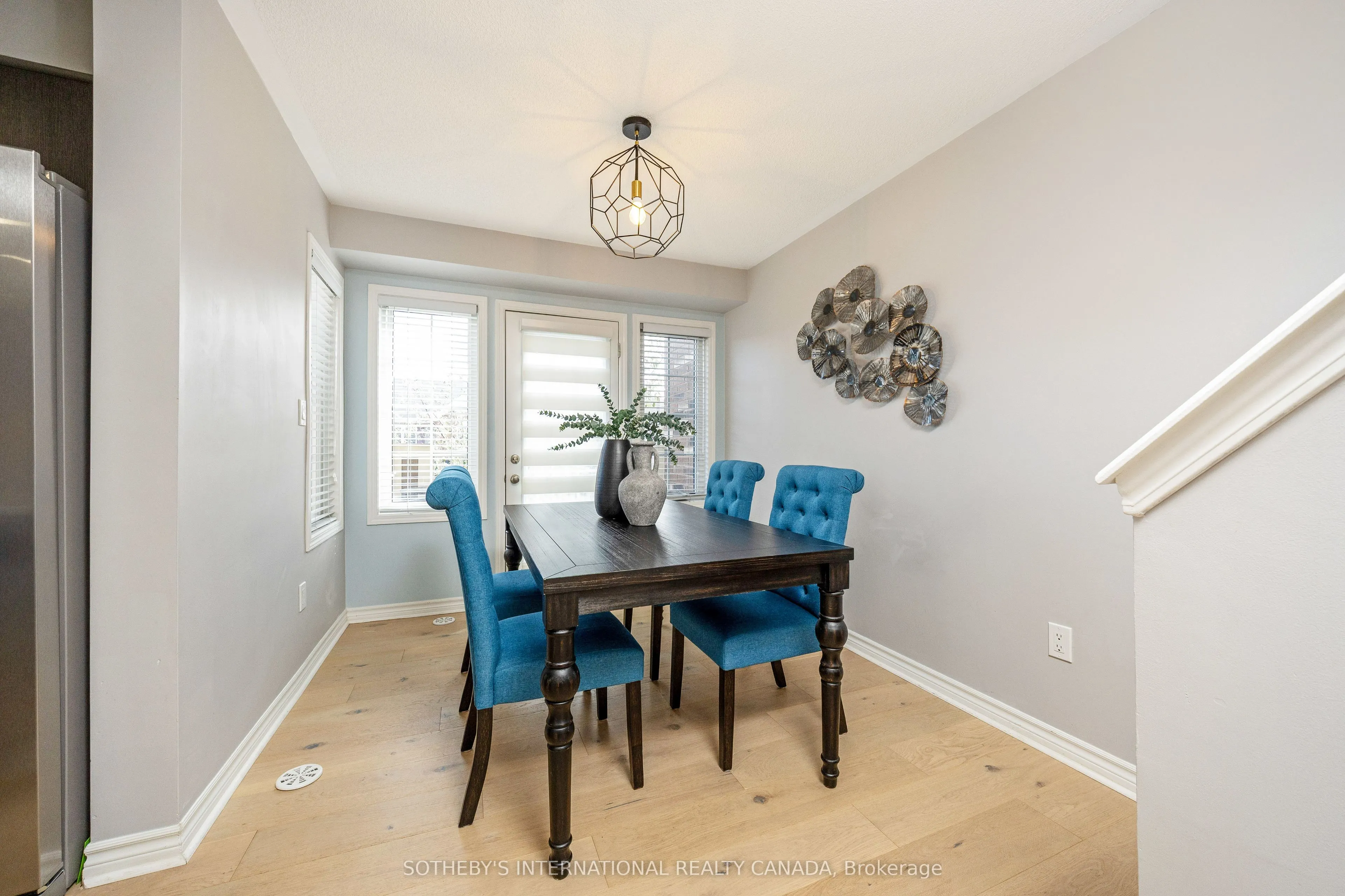 1619 Gainer Crescent