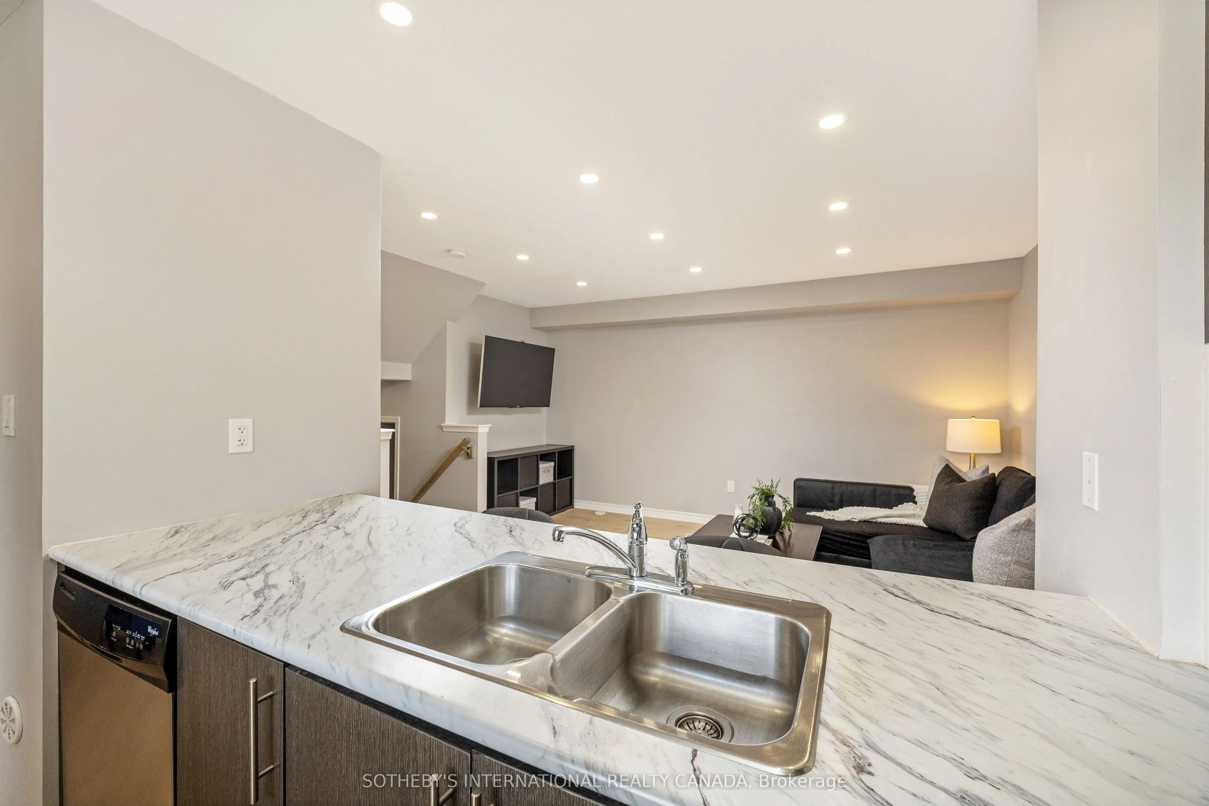 1619 Gainer Crescent