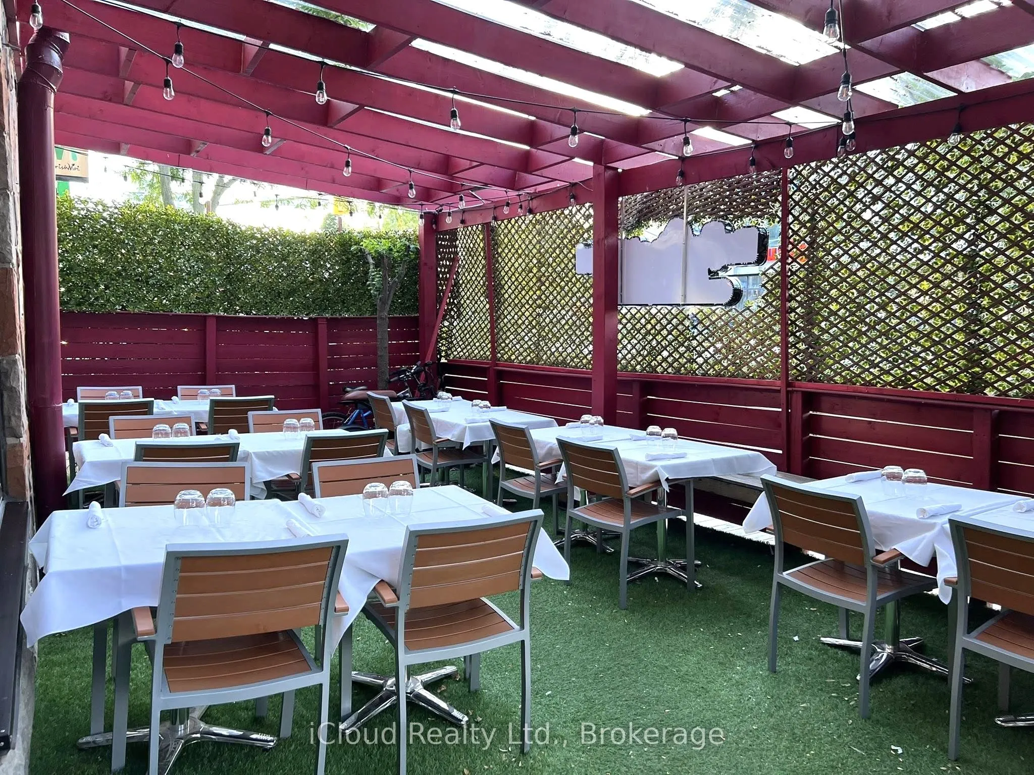 231 Lakeshore Road E